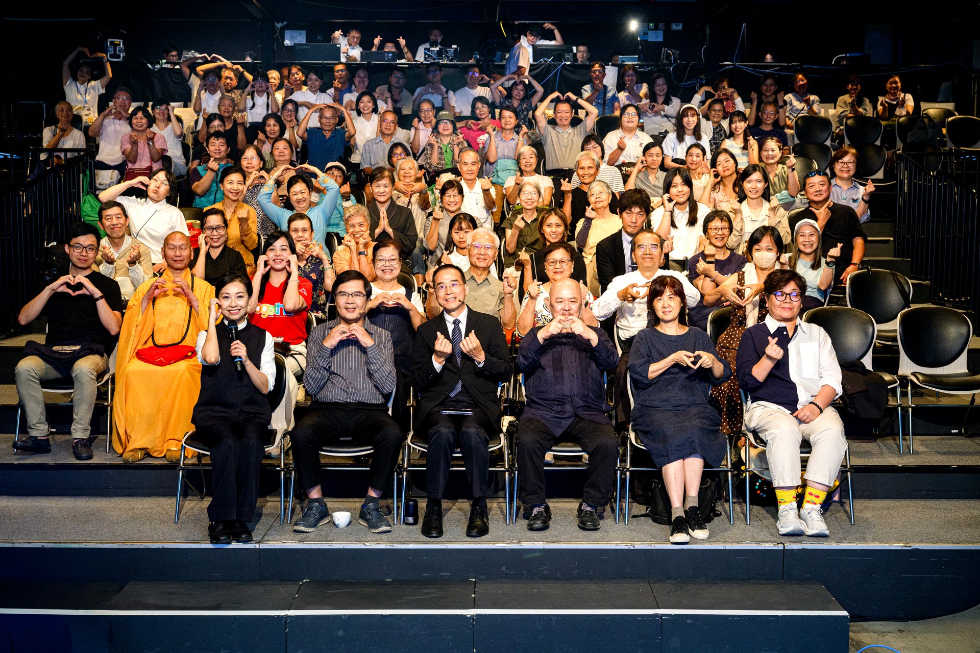 「29放光 慈濟60:慈濟人文特展」──「微光講座.人文」。