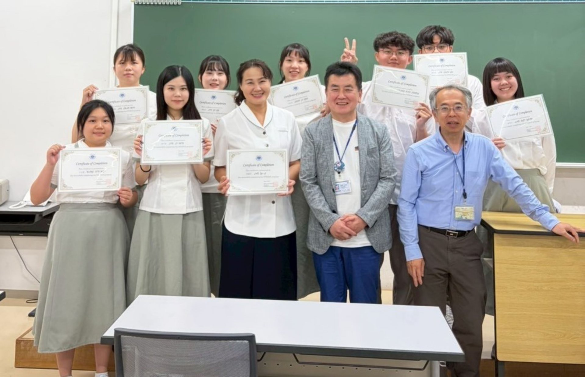 日本大手前大學舉辦結業式並頒發研習證書,肯定學生完成為期七天的海外交流課程。