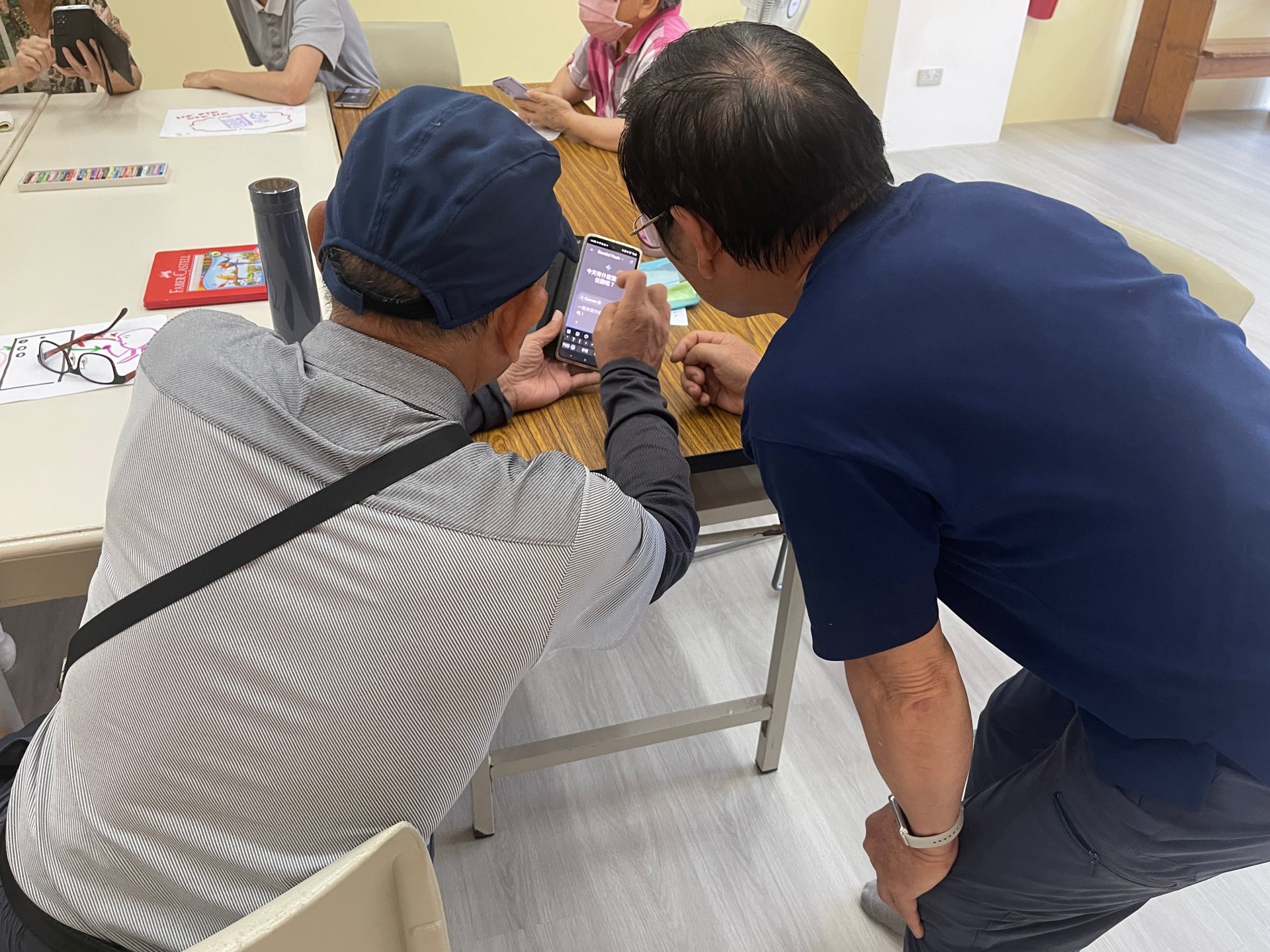 系列課程中,長者間建立高頻率的互動,能彼此進行使用數位工具的交流