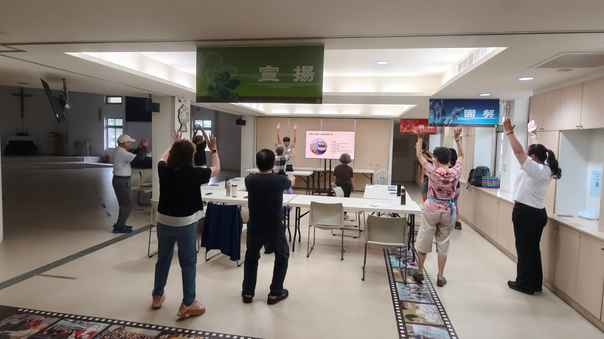 課程中規畫動態活動,關照知識之外更關心長者的生理健康