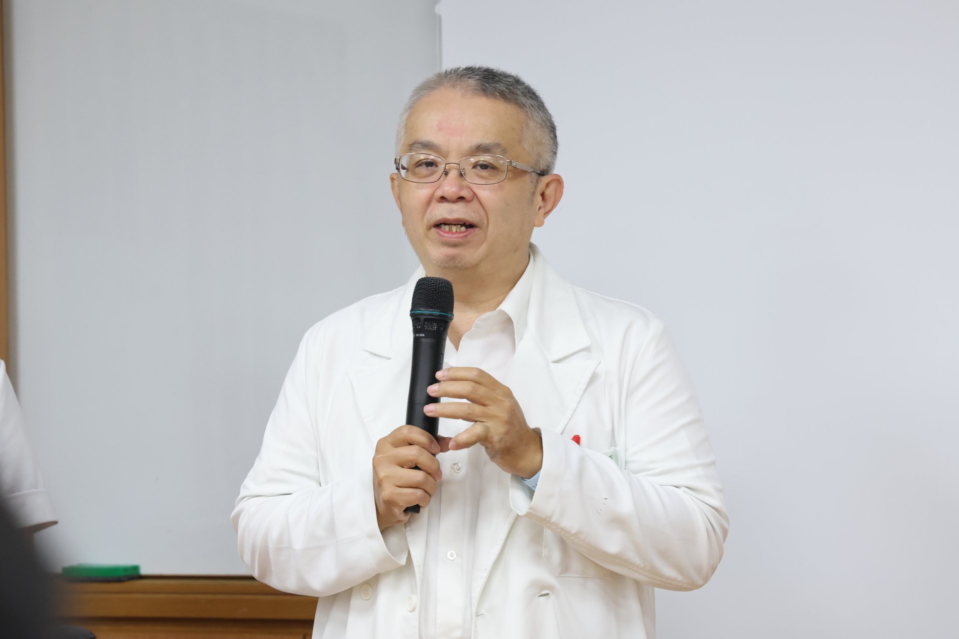 婦產部副主任高聖博表示,許多孕婦面對妊娠糖尿病篩檢時,害怕確診後影響胎兒健康,因此醫療團隊除了協助控制血糖,也要理解孕婦的焦慮,提供清楚、具體且能落實於生活中的照護建議。