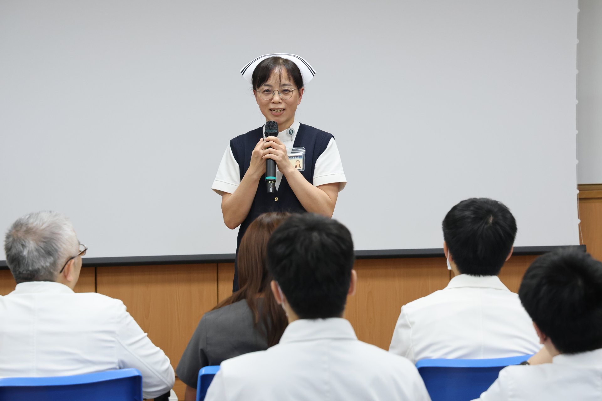 護理部副主任呂基燕表示,課程聚焦妊娠糖尿病照護,希望透過護理、婦產科、營養及中醫等跨專業團隊分享,讓來自花東各醫療院所的醫療人員,陪伴孕婦安心度過孕期,共同守護母嬰健康。