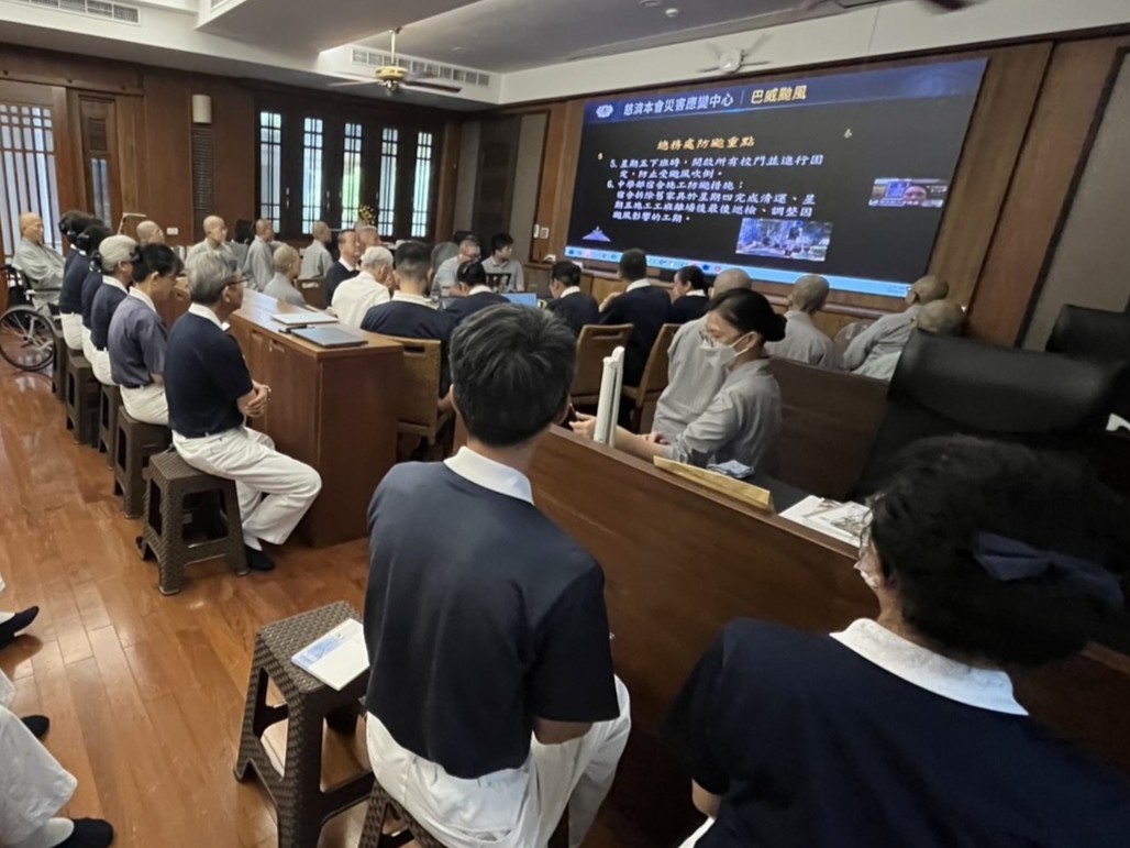 在靜思精舍，慈濟本會災害應變中心與花蓮慈濟災害應變中心，連線正在台北行腳的證嚴法師。