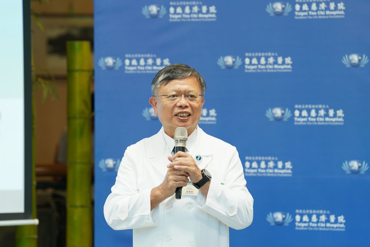 徐榮源副院長說明肝炎治療的重要。