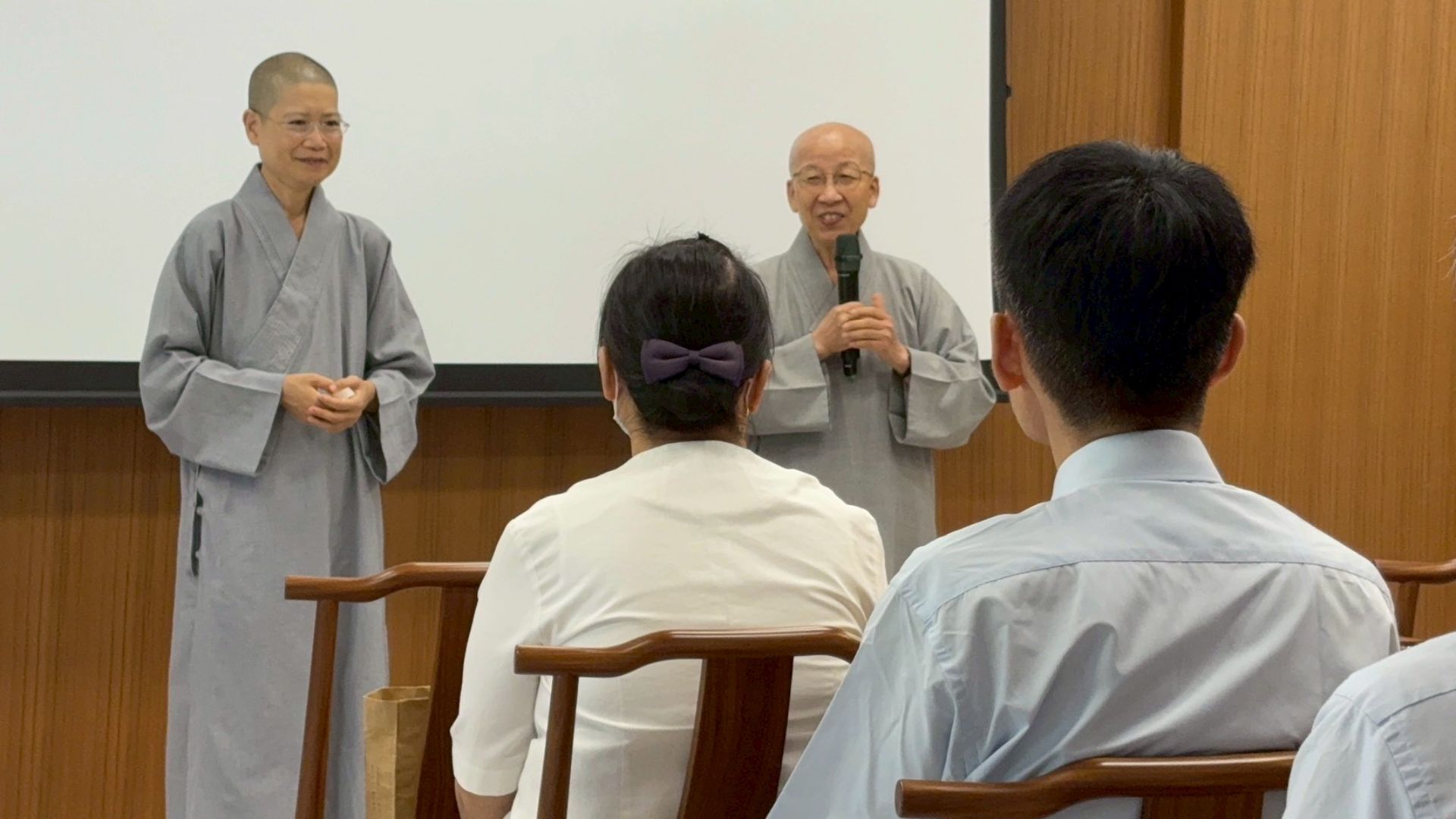 靜思精舍德昕師父與德修師父全程指導