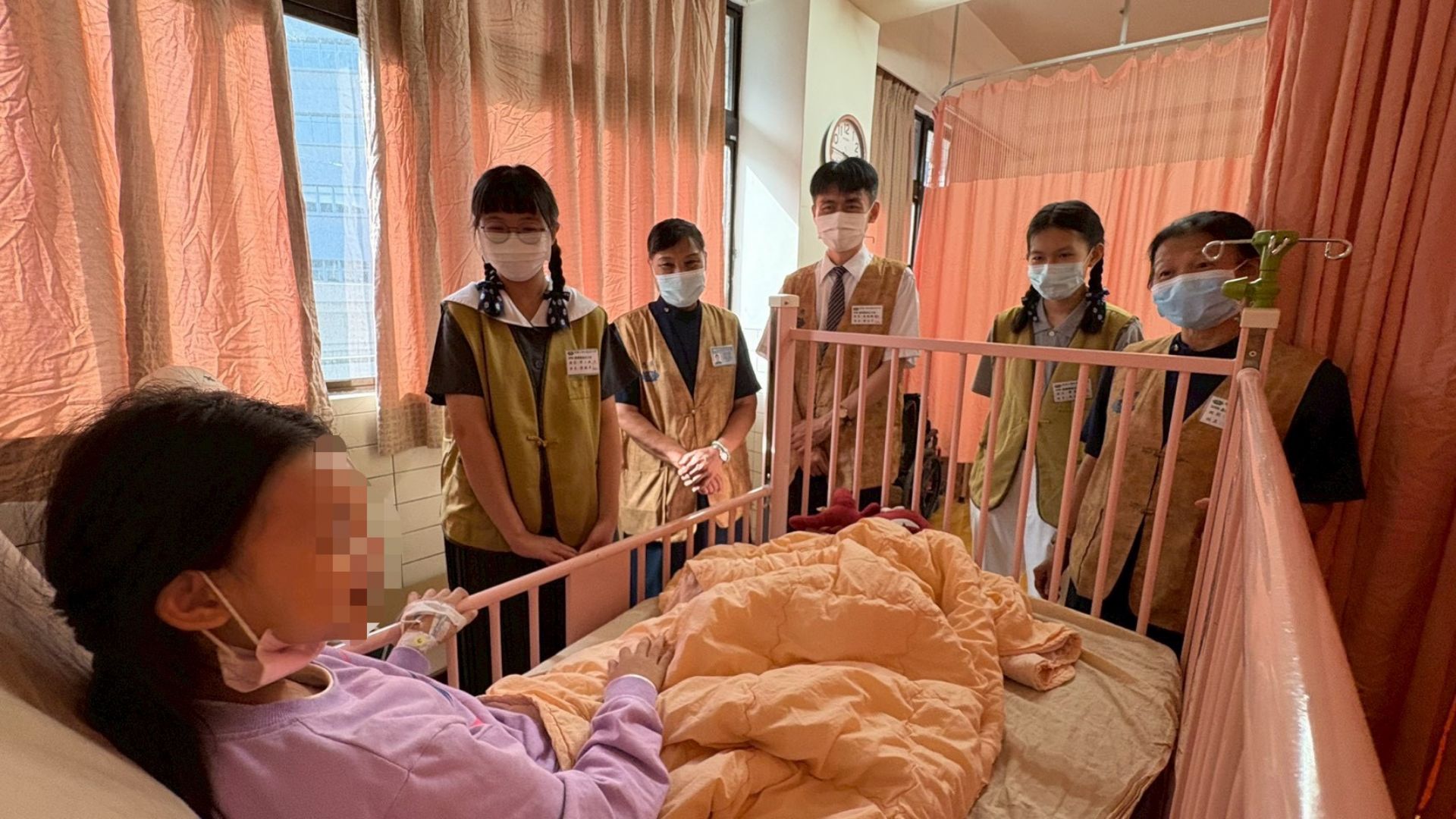 學會用微笑安撫病患的不安