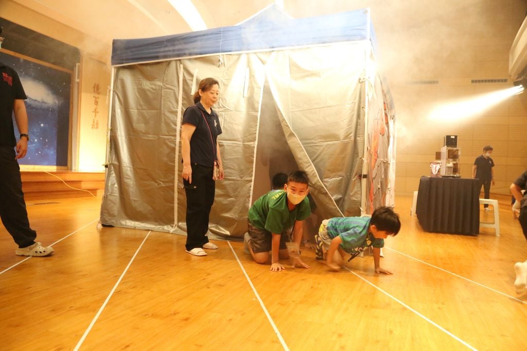 活動透過四大主題關卡、科技互動與實境模擬,將抽象的防災知識轉化為實用的自救技能,展現了慈濟社區道場活化空間、結合多元教育的無限可能。