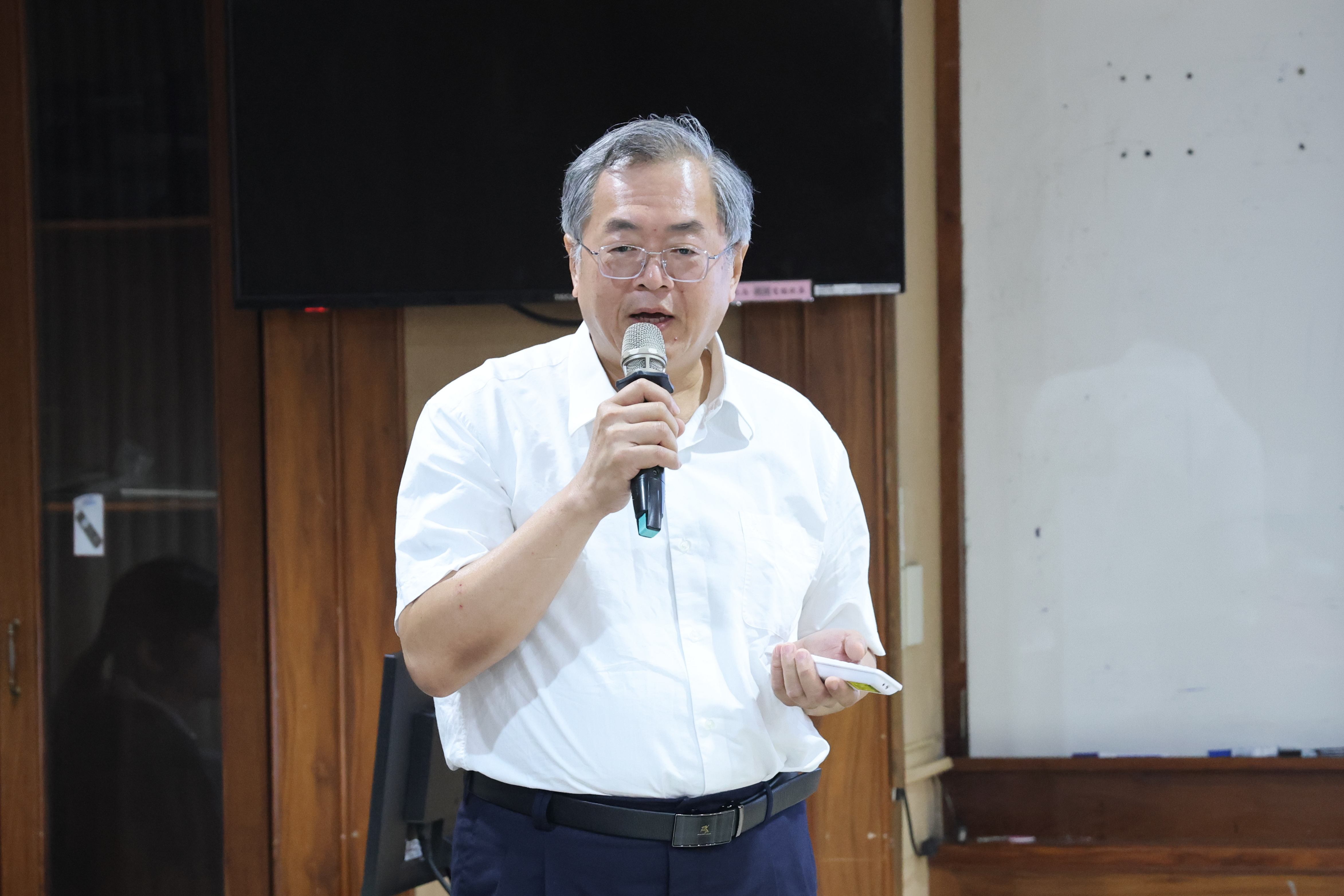 內視鏡暨超音波診療中心主任劉作財，以「脂肪肝與代謝健康」為題進行衛教，提醒民眾不要因沒有症狀或肝功能正常就掉以輕心。