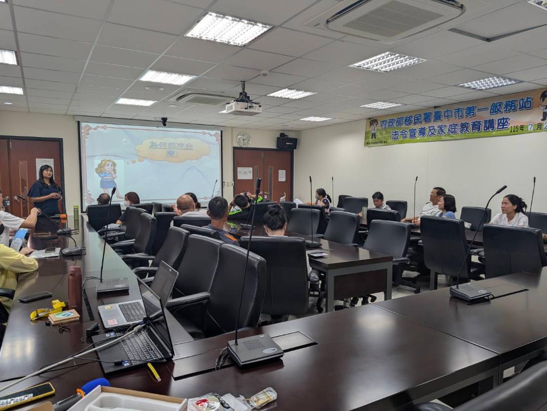來自印尼身兼多職的陳妍蓁老師分享自己從零開始學習中文到完成碩士學位的奮鬥歷程。