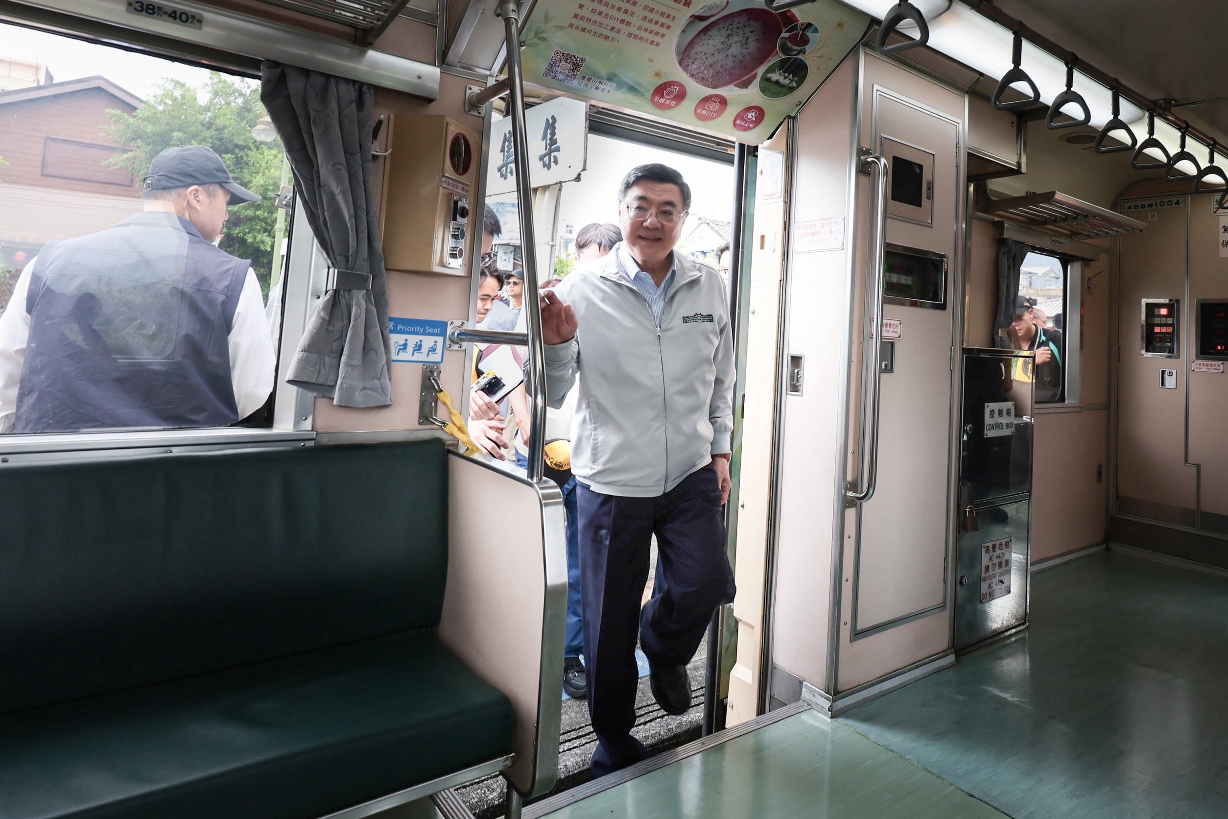 2026年7月25日行政院長卓榮泰搭乘台鐵集集線區間列車