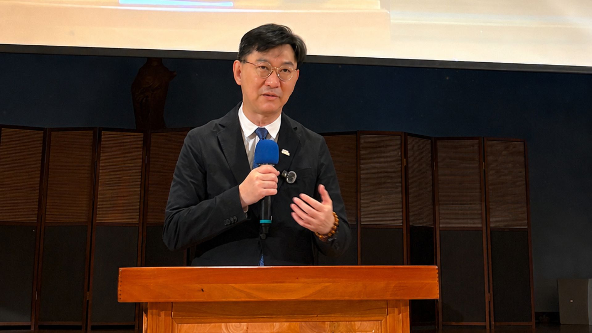 內政部次長董建宏出席「115年度公寓大廈管理人員防災士培訓課程-桃園八德場」-董次致詞
