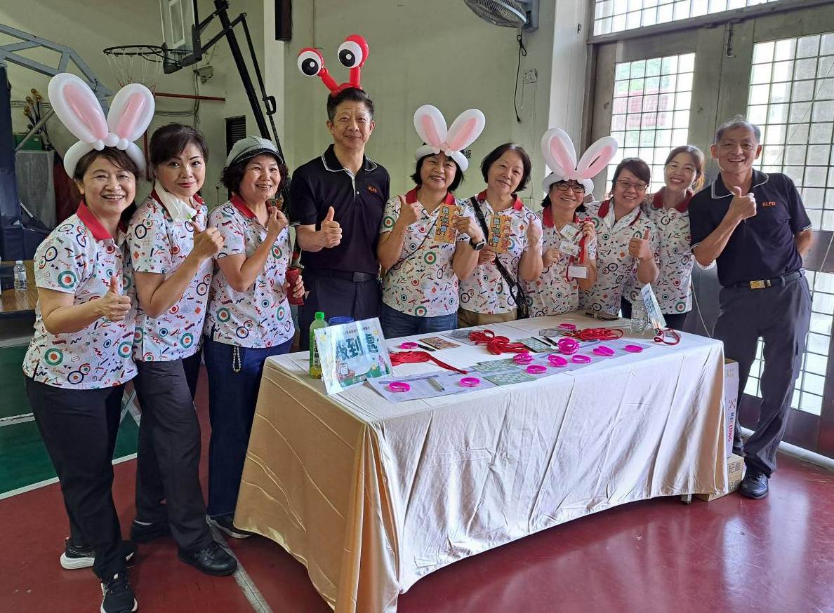 消防局長游家懿與婦宣姊妹開心合影