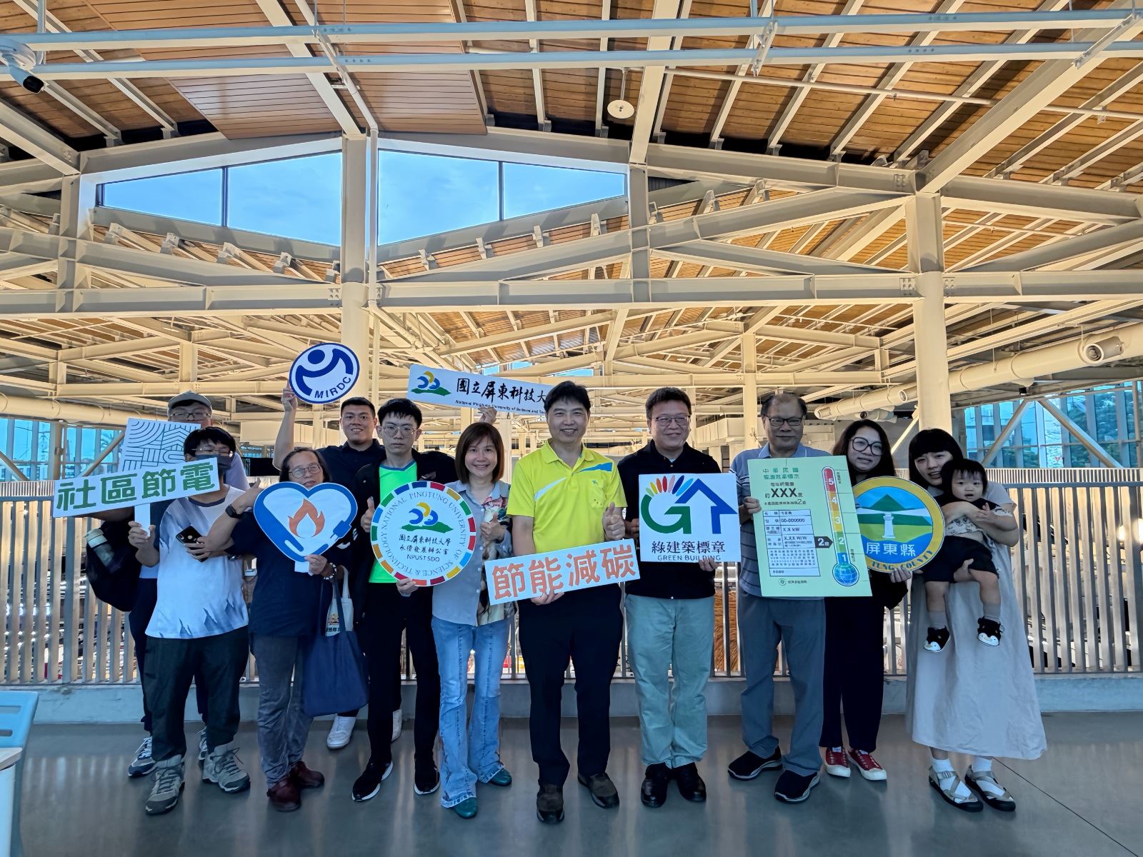民眾走讀西市場,體驗綠建築的趣味節能