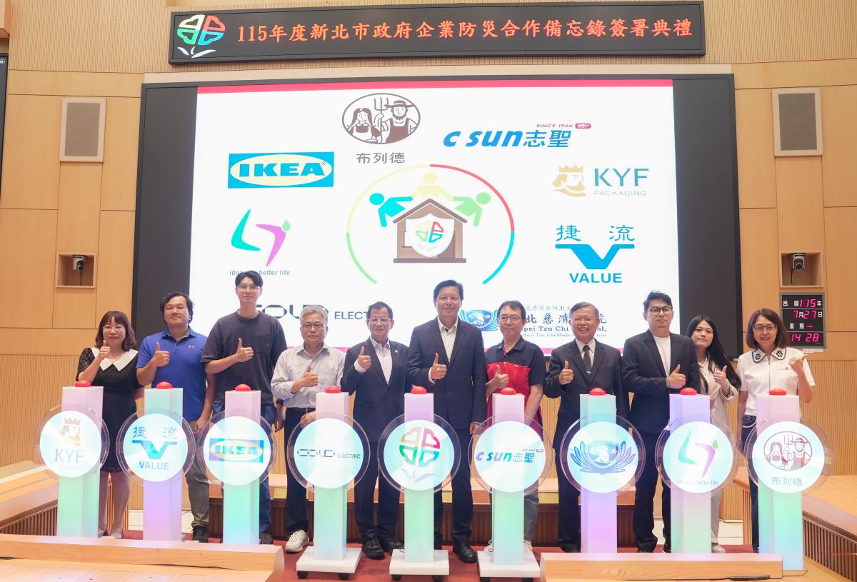 朱惕之副市長與本次8家參與簽署的企業共同啟動合作備忘錄。