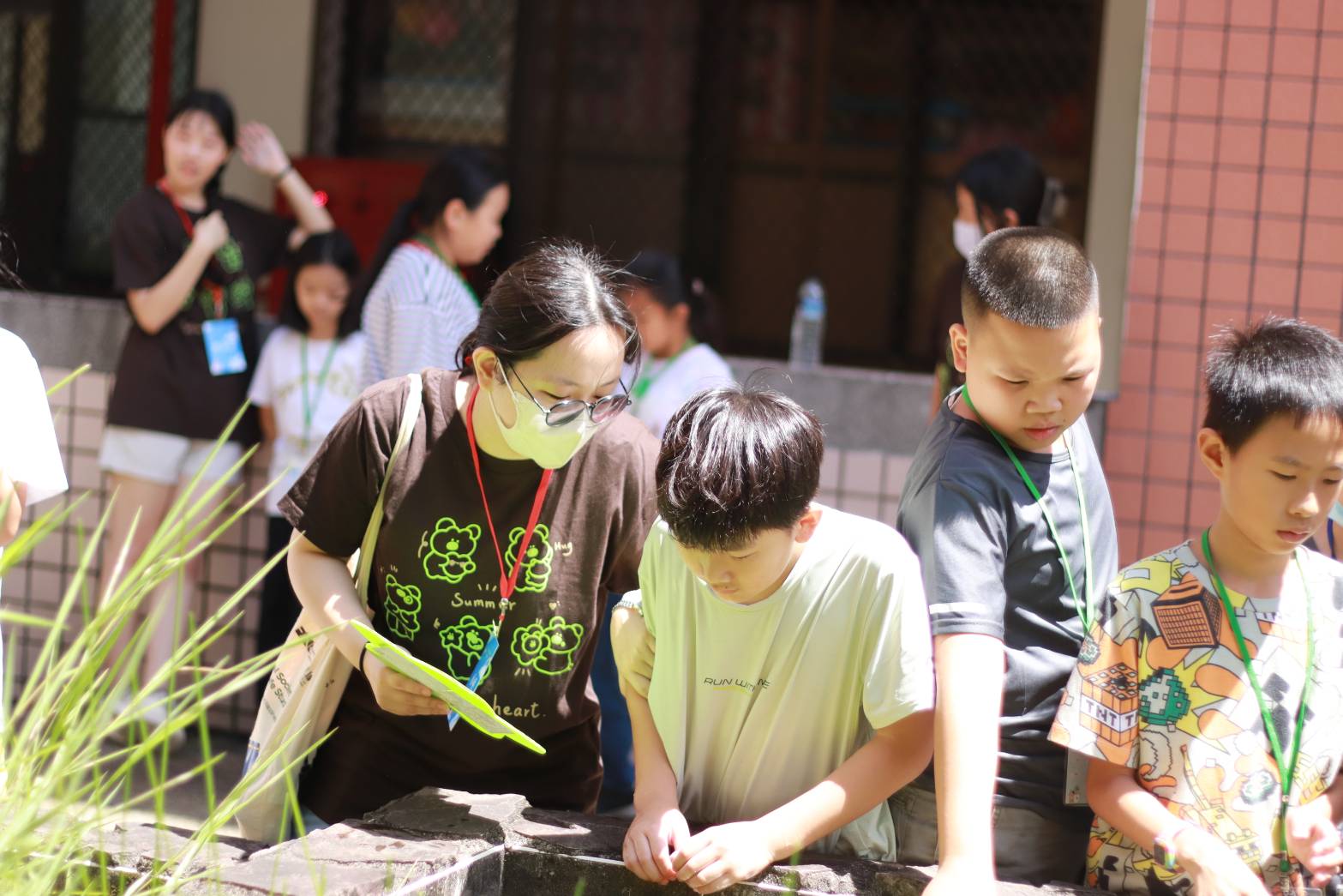 學員於課程中認識校園植物 並發現自然之美