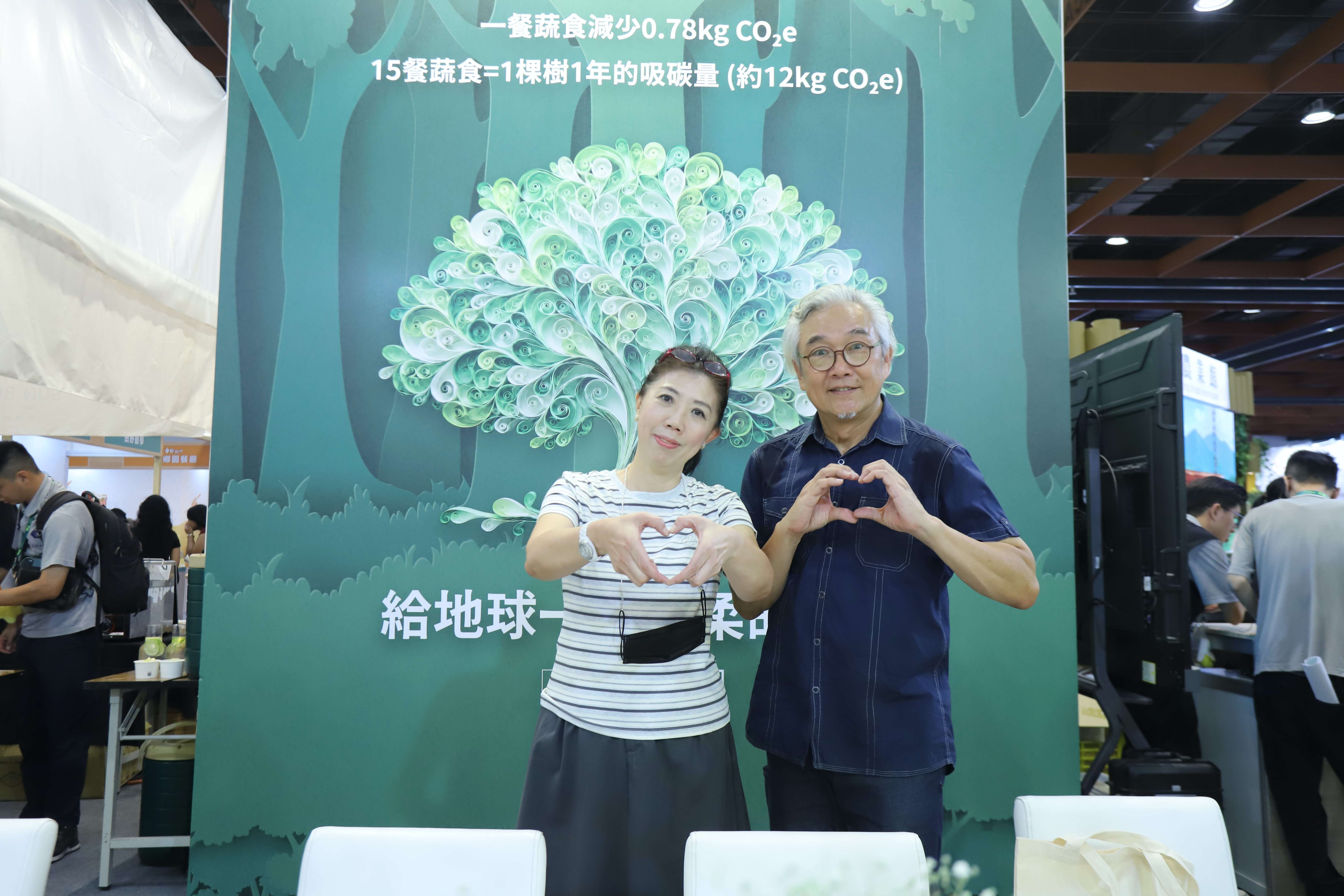 《料理美食王》主持人焦志方及料理專家蔡季芳（阿芳老師）入席「白色餐桌」，品嚐常不輕推出的「福田風土」套餐。