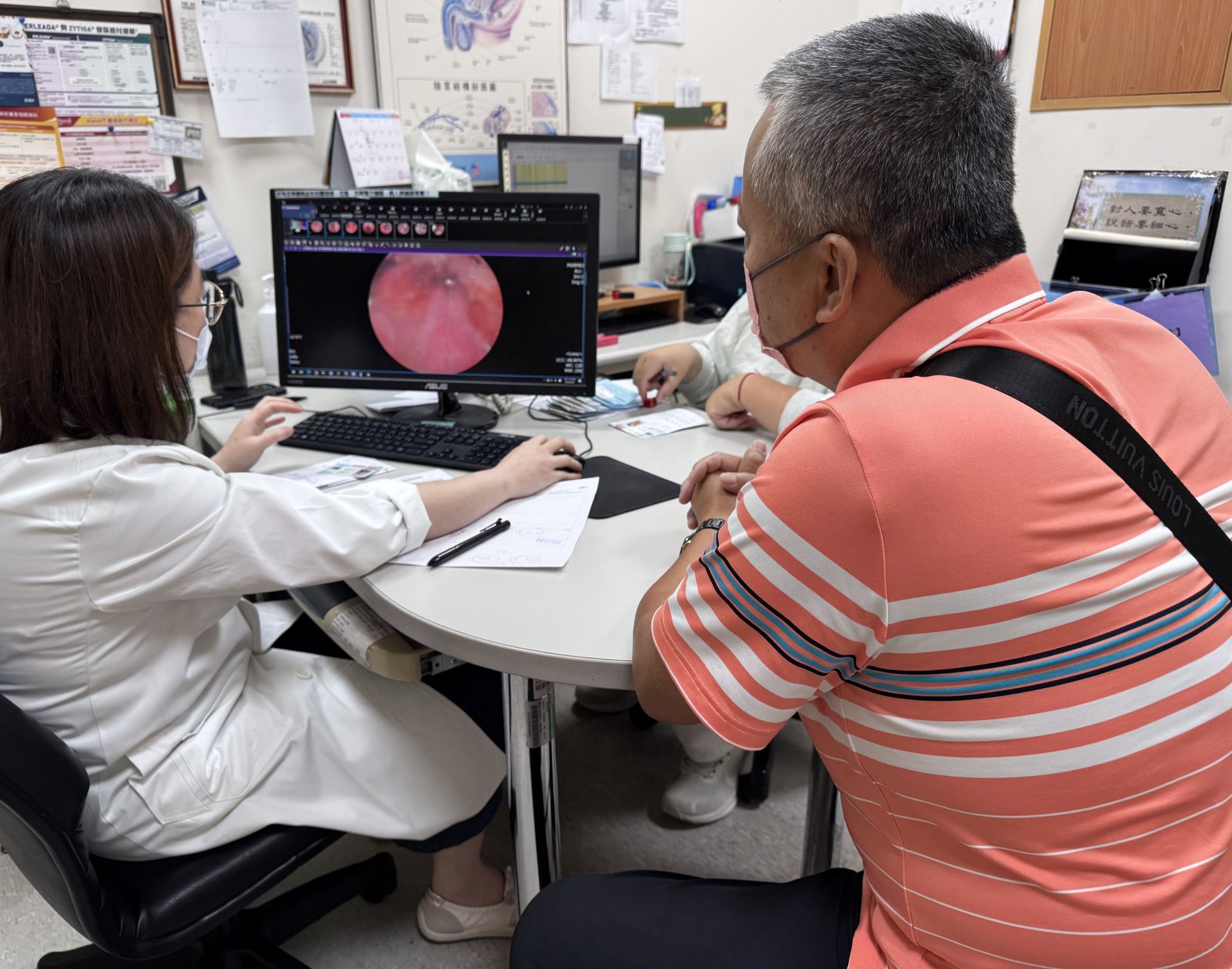 58歲賴先生平時僅偶爾出現排尿急迫等輕微不適,未料在健康檢查時發現攝護腺特異抗原指數異常偏高,經兩次追蹤檢查數值仍異常,因而前往大林慈濟醫院泌尿科就診。