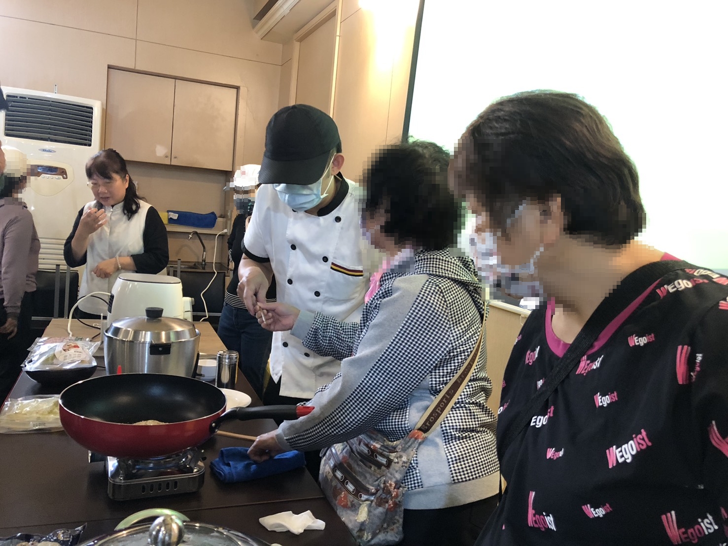 產業探索活動-體驗內場烹調-主廚指導