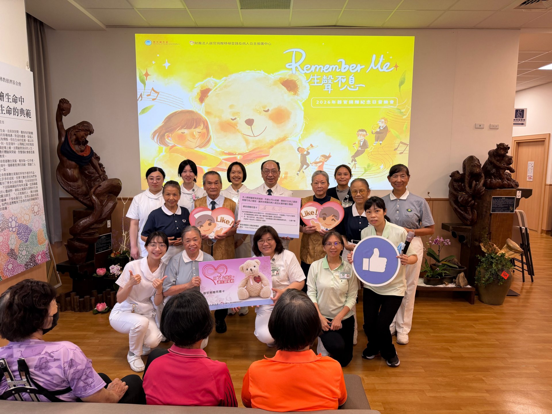 葉家舟院長與器捐宣導團隊及師兄姐合影。