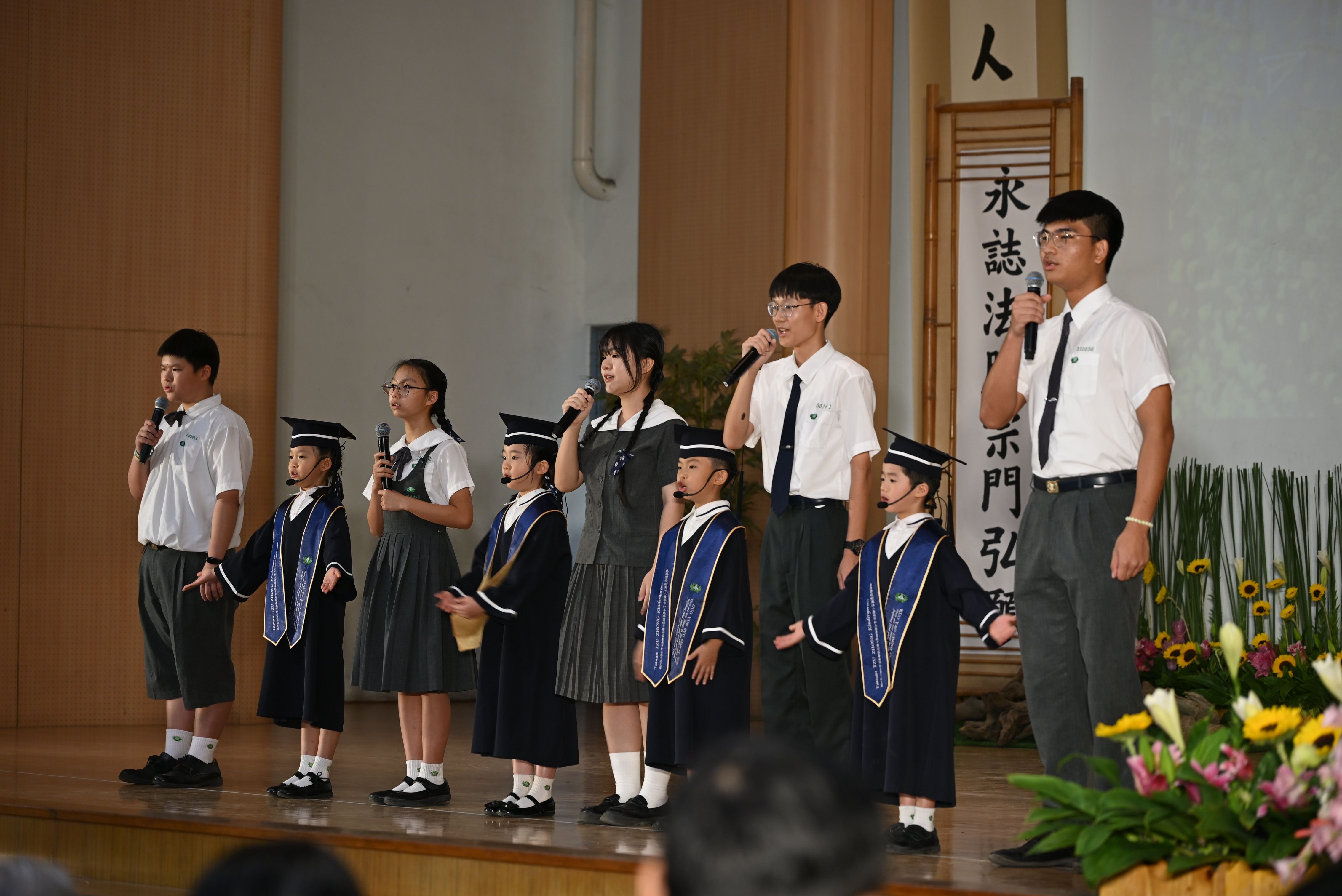 畢業生致詞代表，幼兒園更是以中文、英文和閩南語呈現。