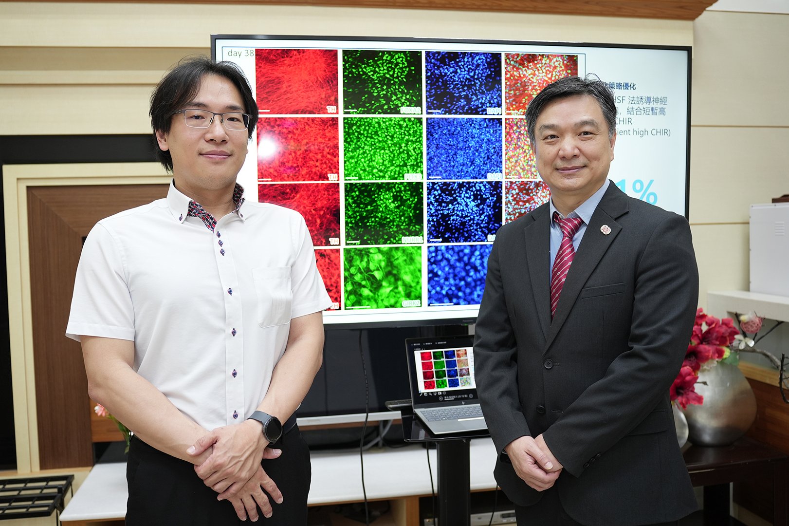 中興大學生命科學系蘇鴻麟教授(右)與慈濟創研中心研發長林欣榮院長、技術長張嘉佑博士(左)所領導的研究團隊,在再生醫學與萬能幹細胞技術領域深耕多年,曾獲國家新創獎。