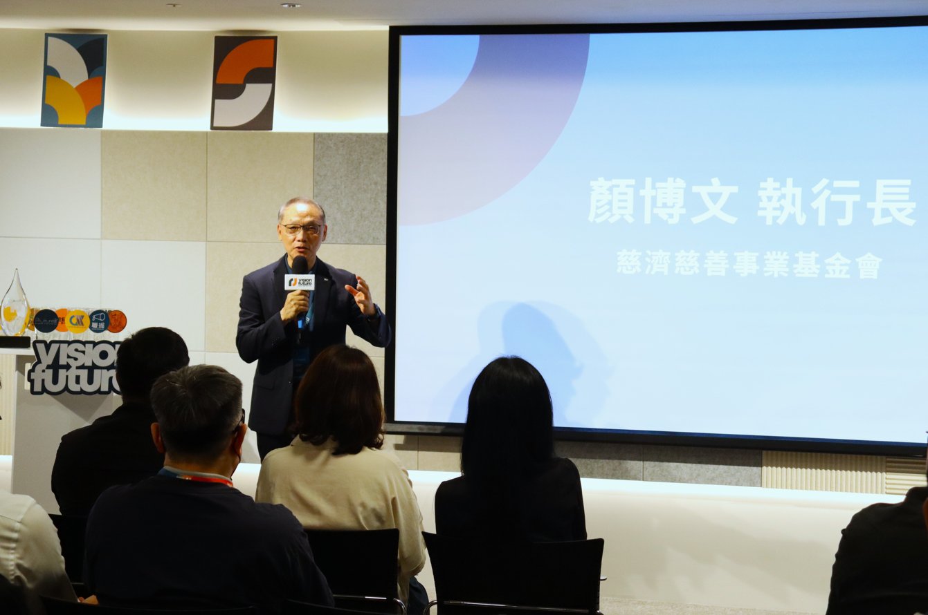 慈濟基金會顏博文執行長致詞表示,「青年公益實踐計畫」今年已邁入第九屆,至今已累計孵育超過百支青年團隊,慈濟的計畫與政府青年政策理念契合,彼此在展出中互相觀摩、良性競爭,是驅動社會善循環的重要動能。