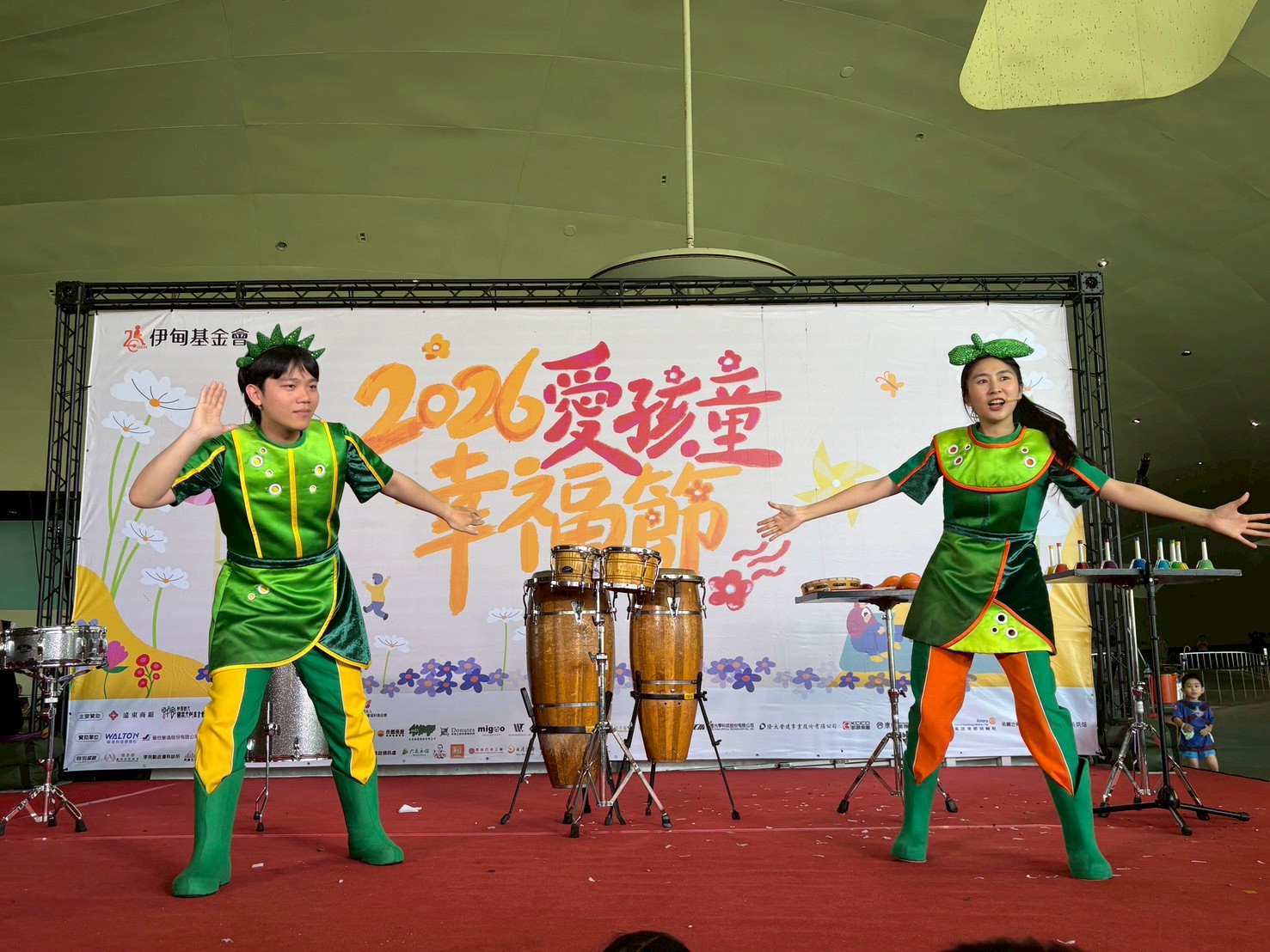 朱宗慶打擊樂團2壓軸登場，以歡樂且充滿震撼力的敲擊節奏引爆全場 。