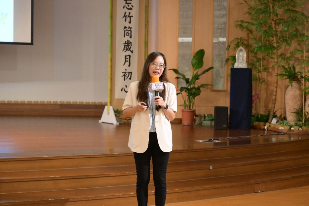 米露谷心理治療所所長駱郁芬講師分享，運用「SEL」五大能力，幫助辨識情緒、調節反應、同理他人，進而建立良好關係與做出正確決定。