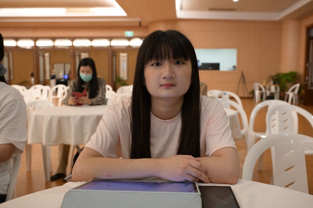 學員李庭彣家裡經營補習班，透過這場課更懂得學會，國中生青春期的孩子情緒較不穩定，要處理事情之前，要先穩定孩子情緒。