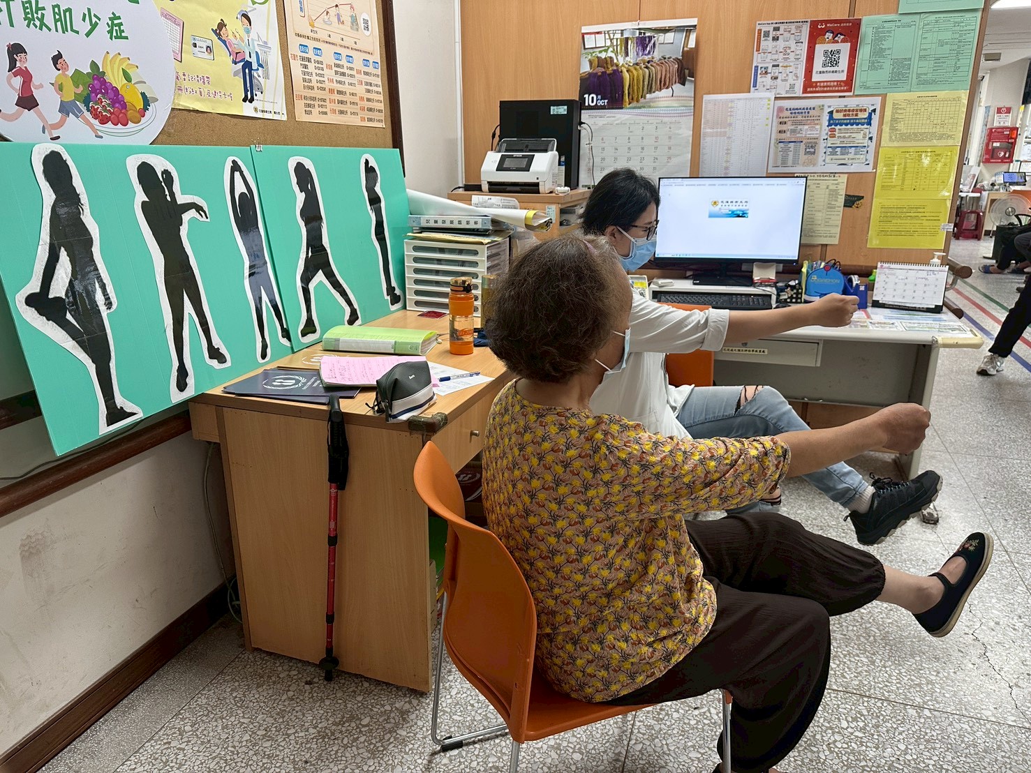 花蓮慈院老年醫學科團隊主動串聯復健、營養與語言等專業團隊,直接進入偏鄉與衛生所合作,讓社區長者及早擺脫衰弱,重新找回健康。
