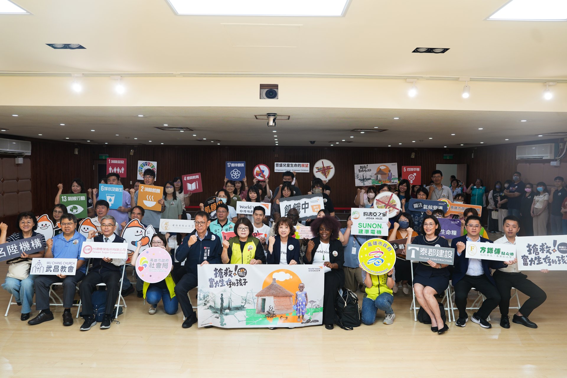 響應6月20日世界難民日，台灣世界展望會攜手高雄市政府社會局舉辦「飢餓體驗DIY」活動，邀請市府同仁以實際行動關注全球難民與脆弱兒童議題。