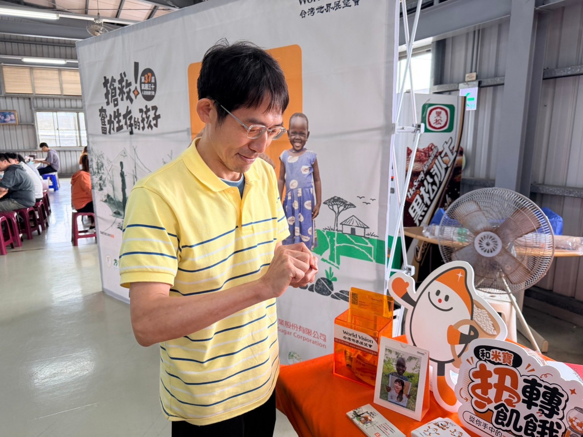 南光化學製藥總經理陳本忠帶頭響應兒童資助計畫，盼拋磚引玉號召更多人關懷國外脆弱兒童。