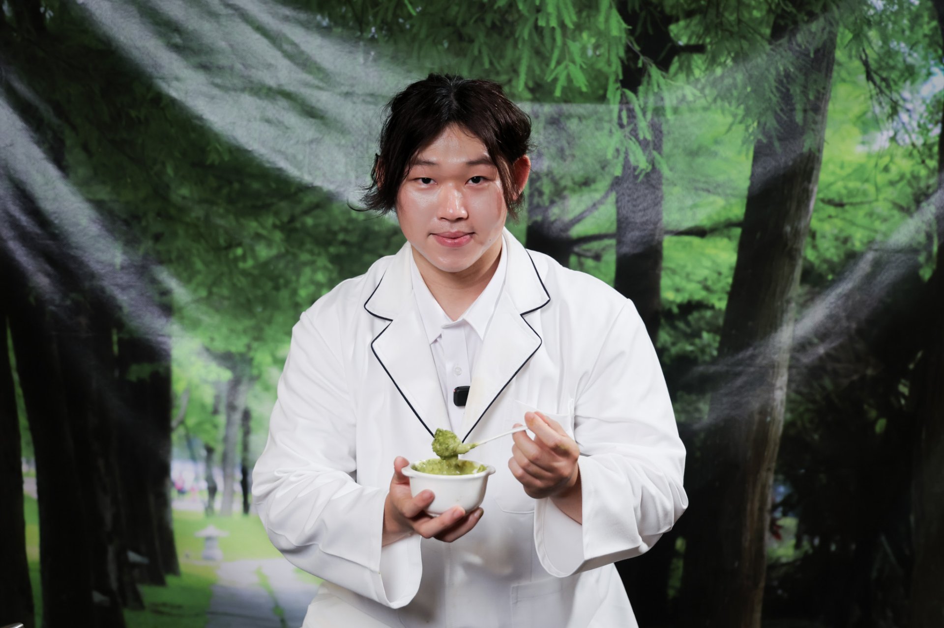 花蓮慈濟醫院營養科團隊與花現蔬福社將端午節慶、蔬食概念與夏季冰品結合,推出「翡翠抹茶豆漿冰淇淋」。