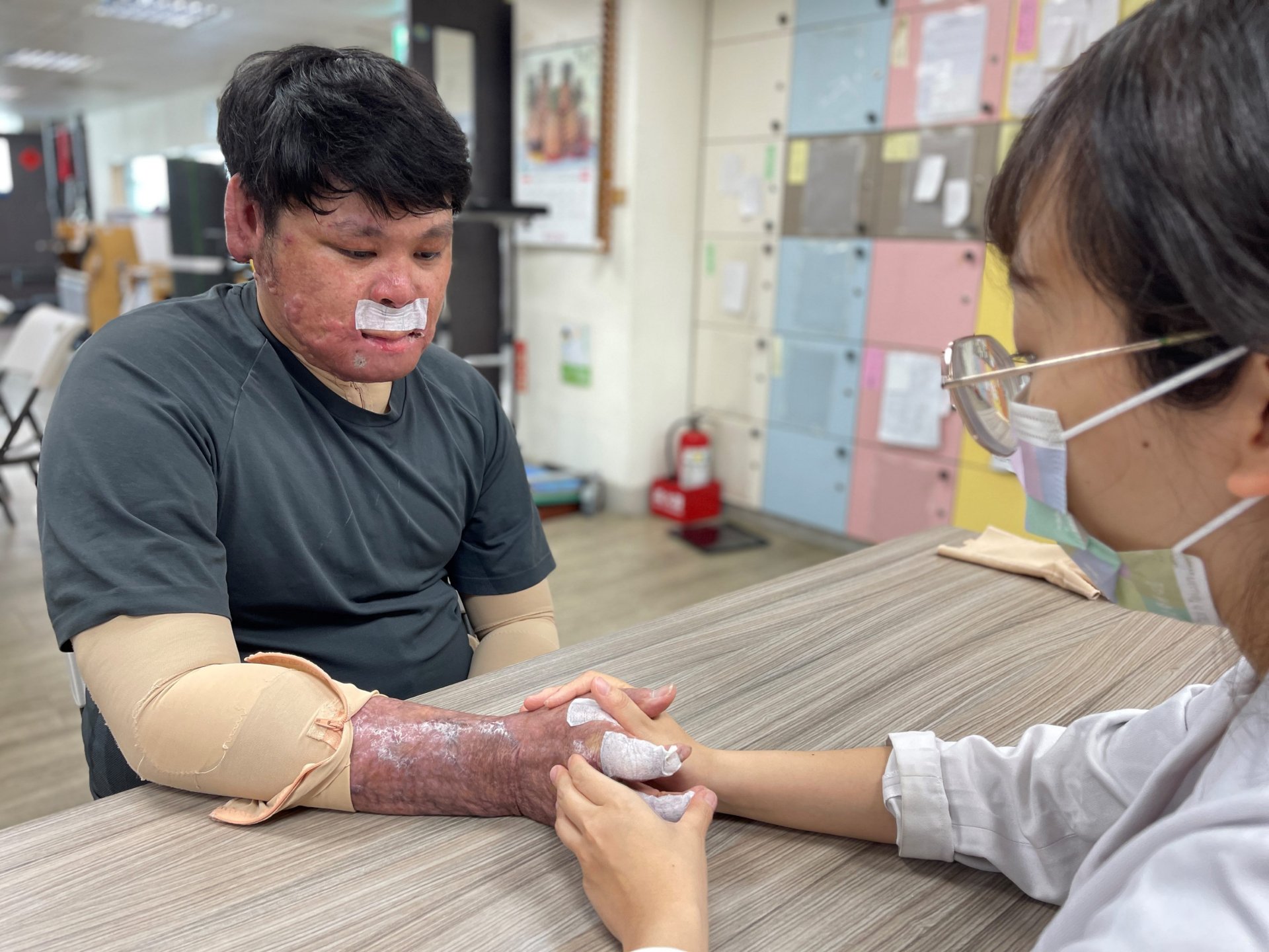 阿誠靠著「痛就讓它痛」的鋼鐵意志 積極復健恢復生活自理