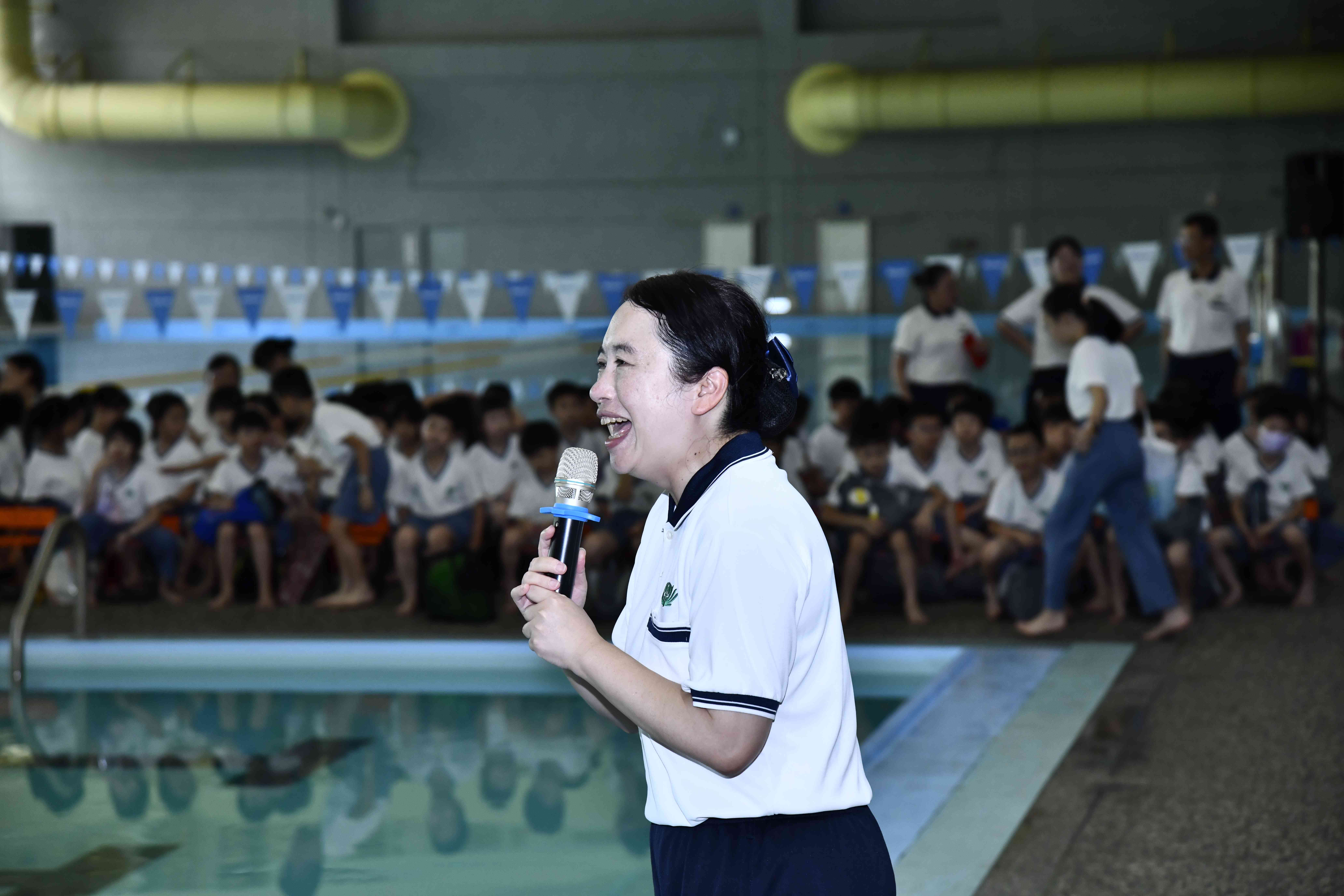 廖逸貞校長致詞給學生滿滿的能量