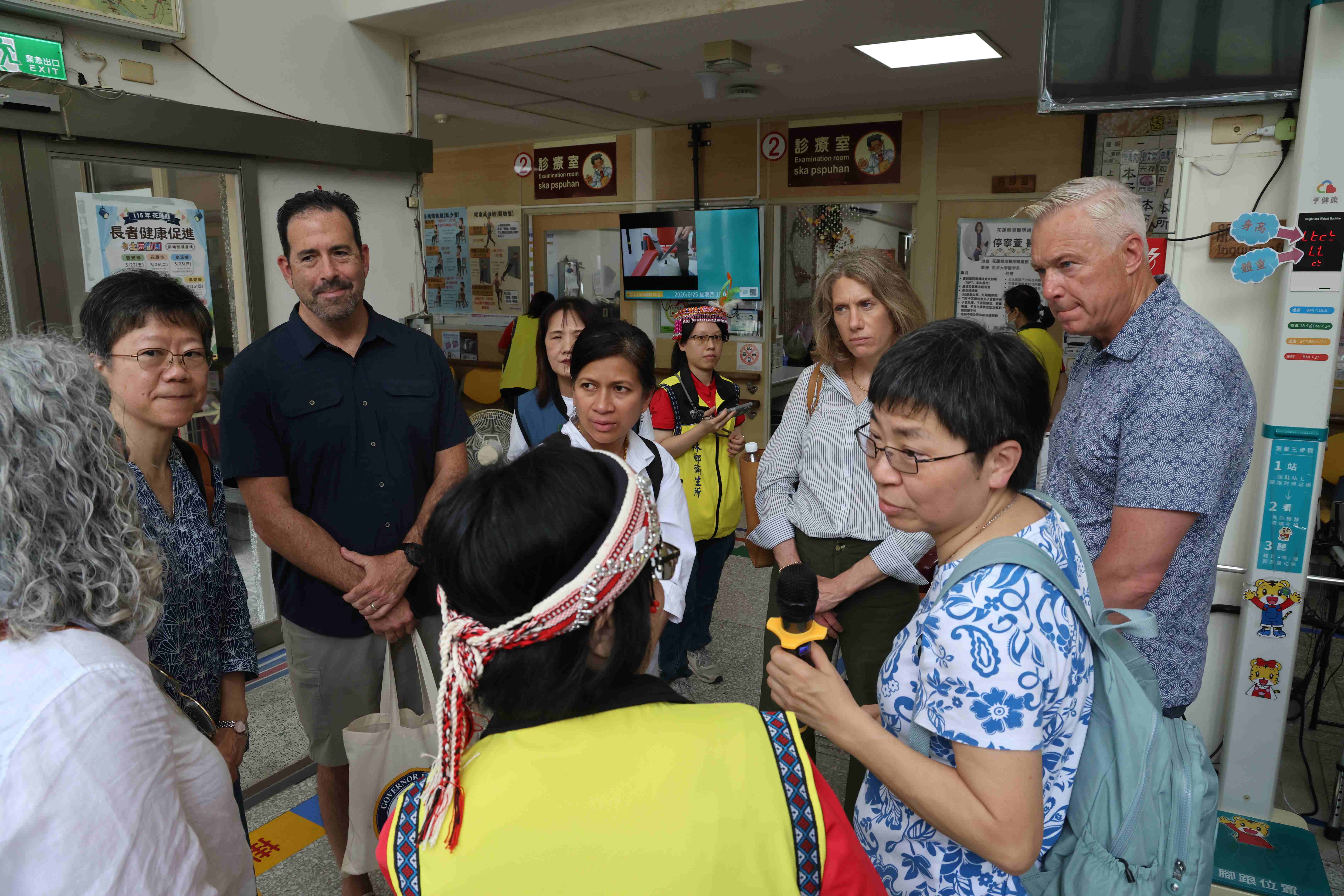 美國衛生官員到秀林鄉衛生所了解偏鄉如何與慈濟醫院合作，以及衛生所的運作，醫師和人力的支援如何落實偏鄉照顧。