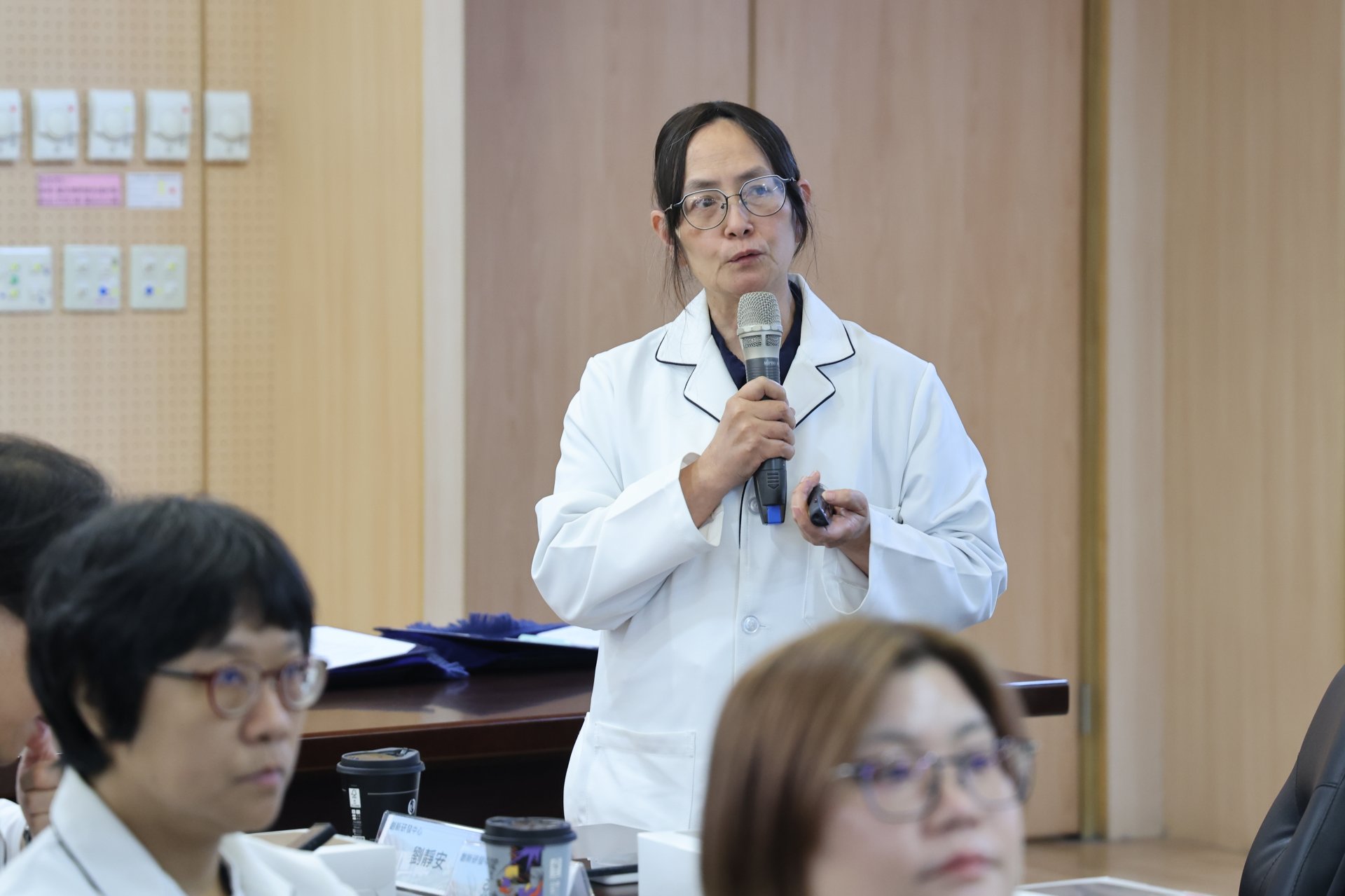 慈濟創新研發中心副技術長劉靜安博士介紹慈濟近十年來的iPS研發平台。