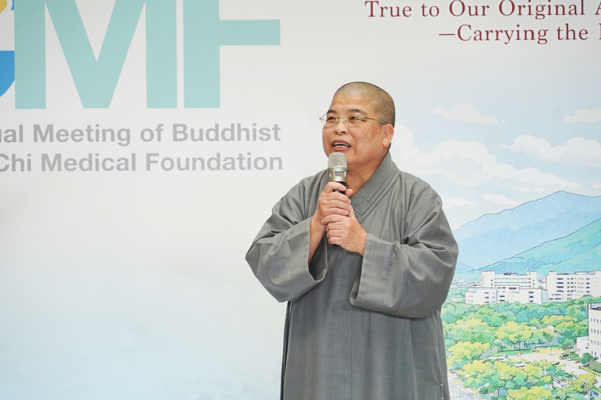 靜思精舍德?師父蒞臨開幕式,祝福年會順利圓滿。