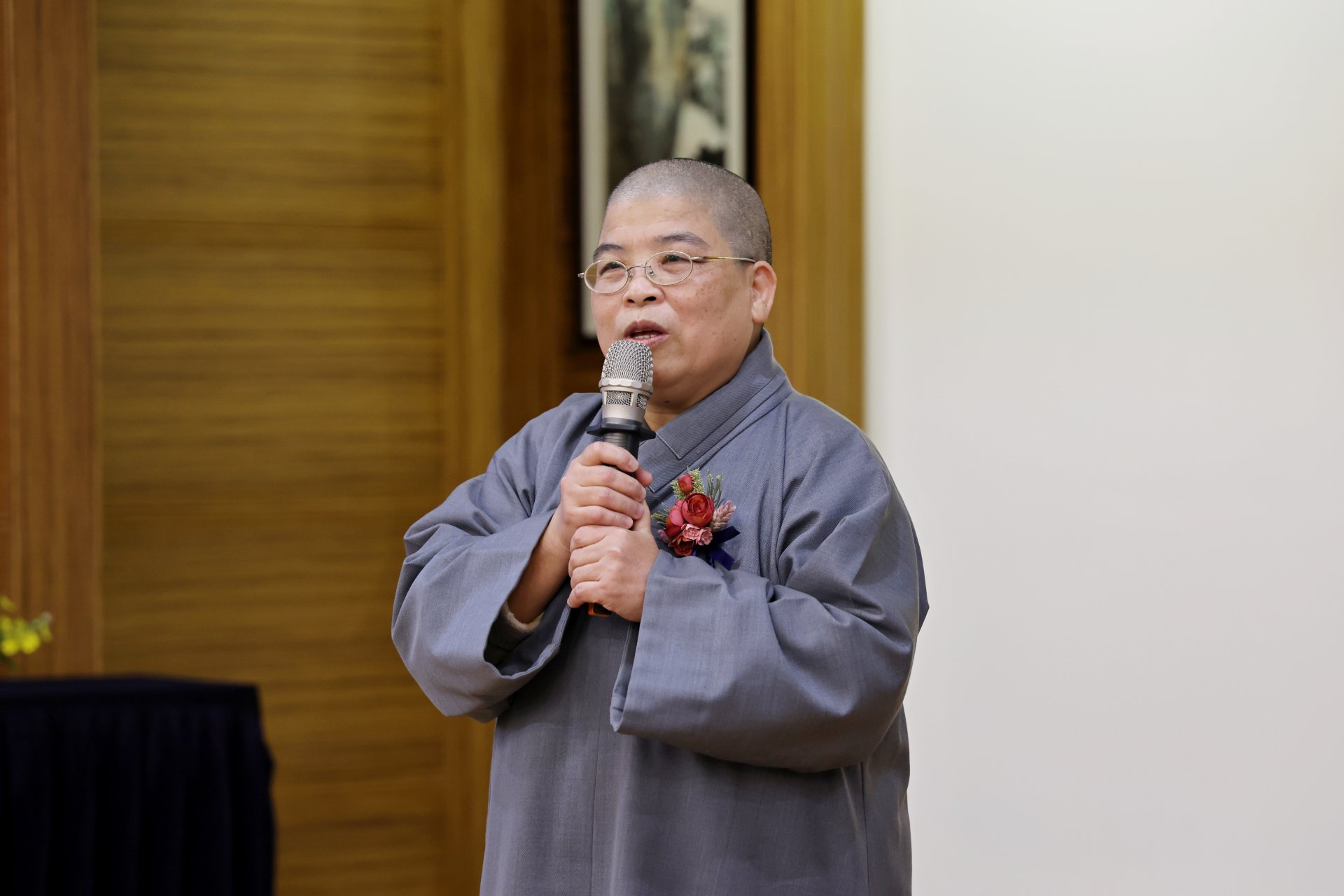 德(木雨)法師表示,「志為護理」是以生命守護生命的志業,也是證嚴法師對護理人員的期許,因為在醫療體系中,護理人員是不可或缺的靈魂角色。