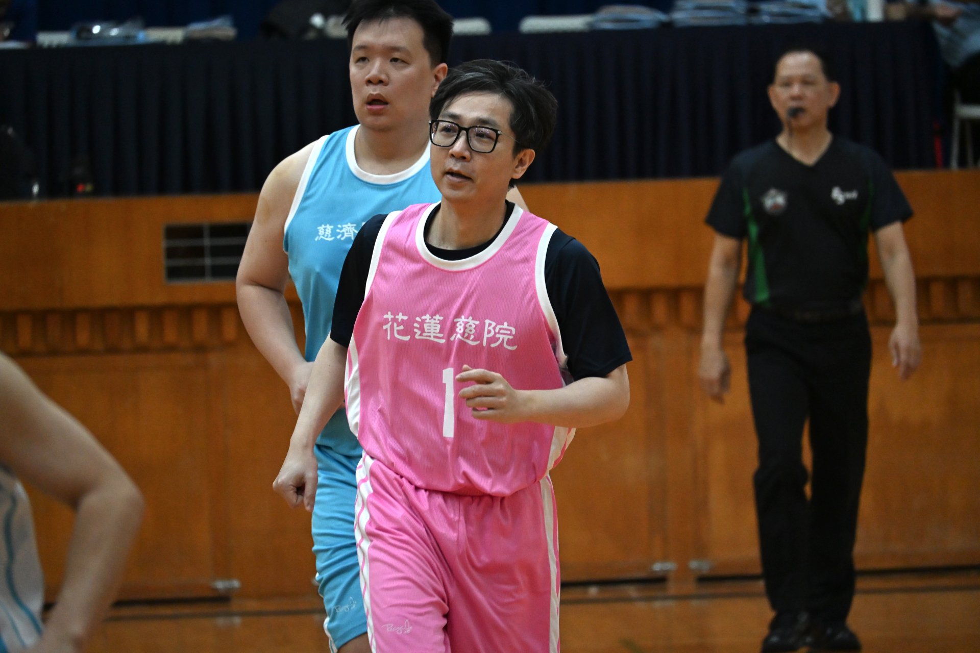 花蓮慈濟醫院副院長張睿智也分享,醫院工作壓力大,能透過運動讓不同單位的醫師、護理師、藥師、物理治療師與放射人員聚在一起流汗,非常難得。