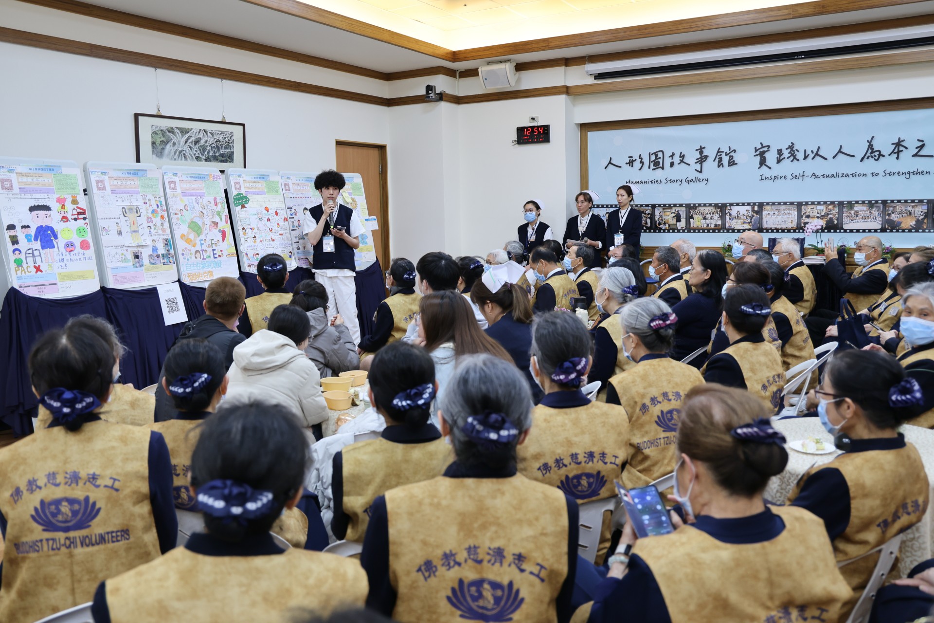 2026志為護理國際研習會中特別設置「人形圖故事館」，透過圖像結合敘事方式呈現護理人員在臨床照護中的觀察與病人感受。