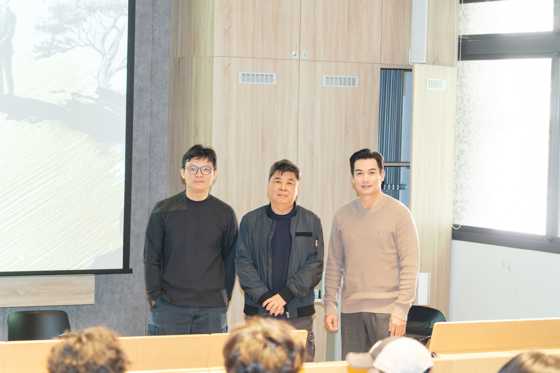 大愛劇《以身相許》陽明交大特映會。左起:製作人徐國倫、導演徐輔軍、伊正