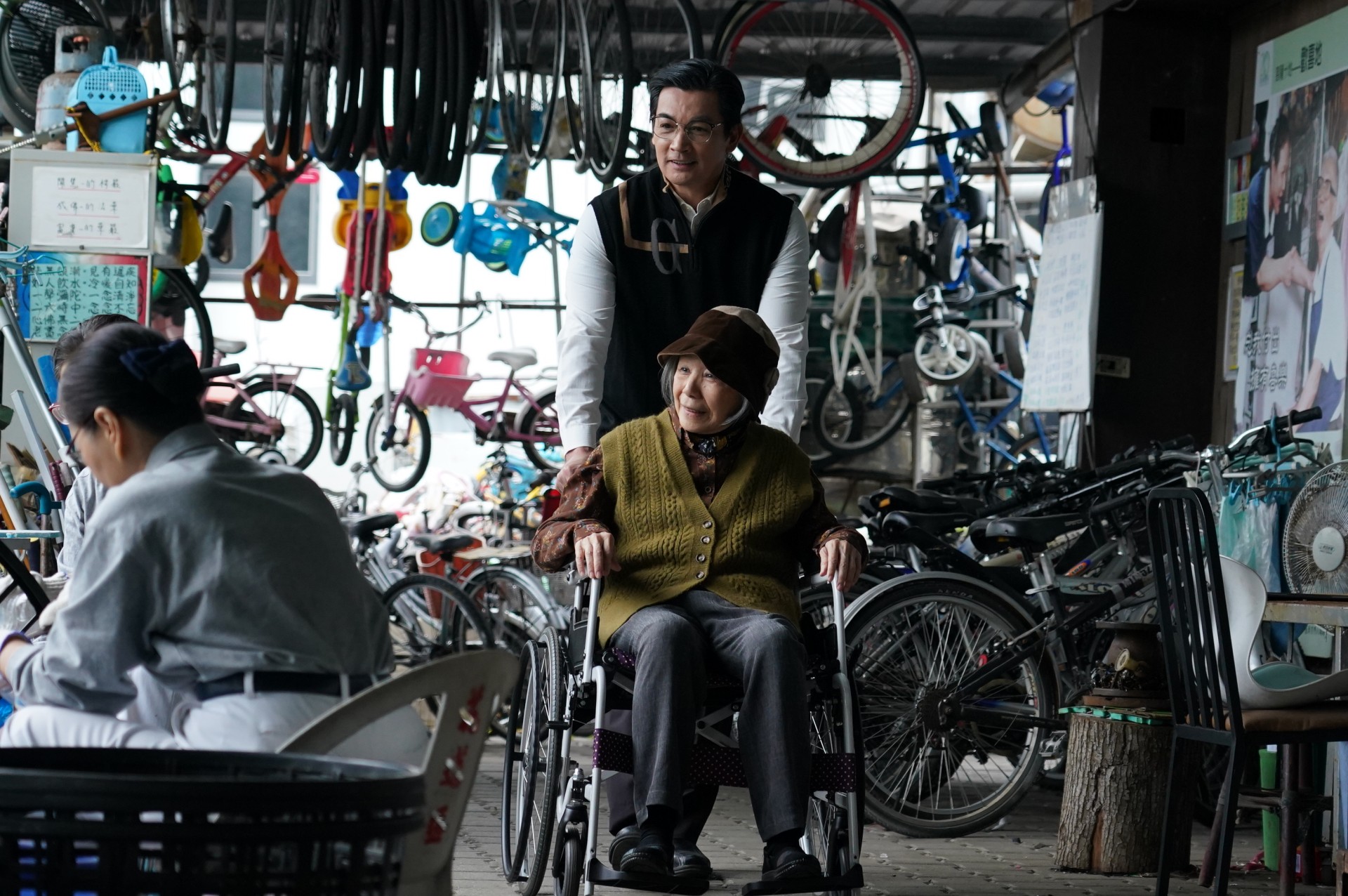 EP8-16 王陳蓮花（李芝羚飾）回環保站探望老朋友