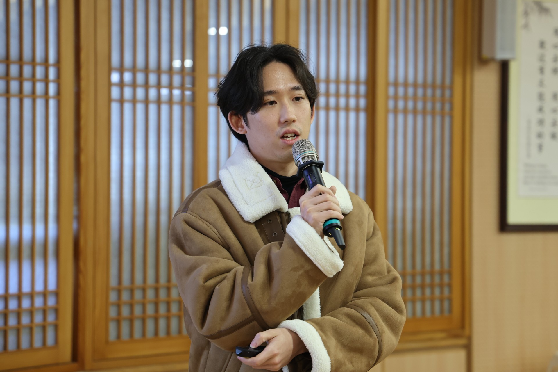 勞動部職業安全衛生署北區安全衛生中心檢查員張崧慶表示,隨著社會對幸福職場的追求,職業安全不再僅限於人身安全,同時也注重溝通誤解或權力不對等狀況所引發的職場霸凌與紛爭。