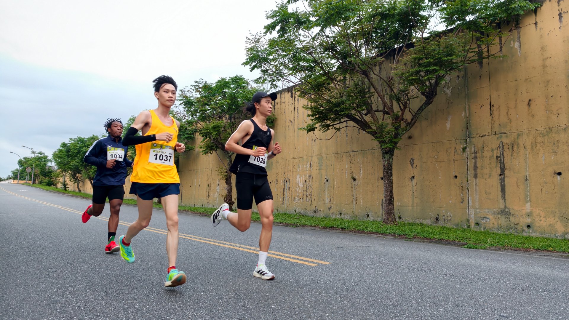 路跑成績前三名學生表示,長跑著重配速,先慢後快