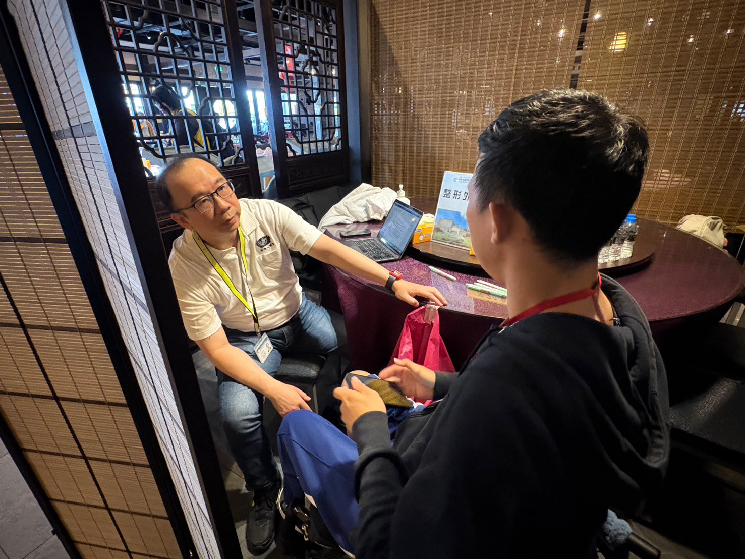 外科部主任暨整形外科醫師許宏達指出,脊髓損傷傷友因長期活動受限,極易產生壓力性損傷及慢性傷口。