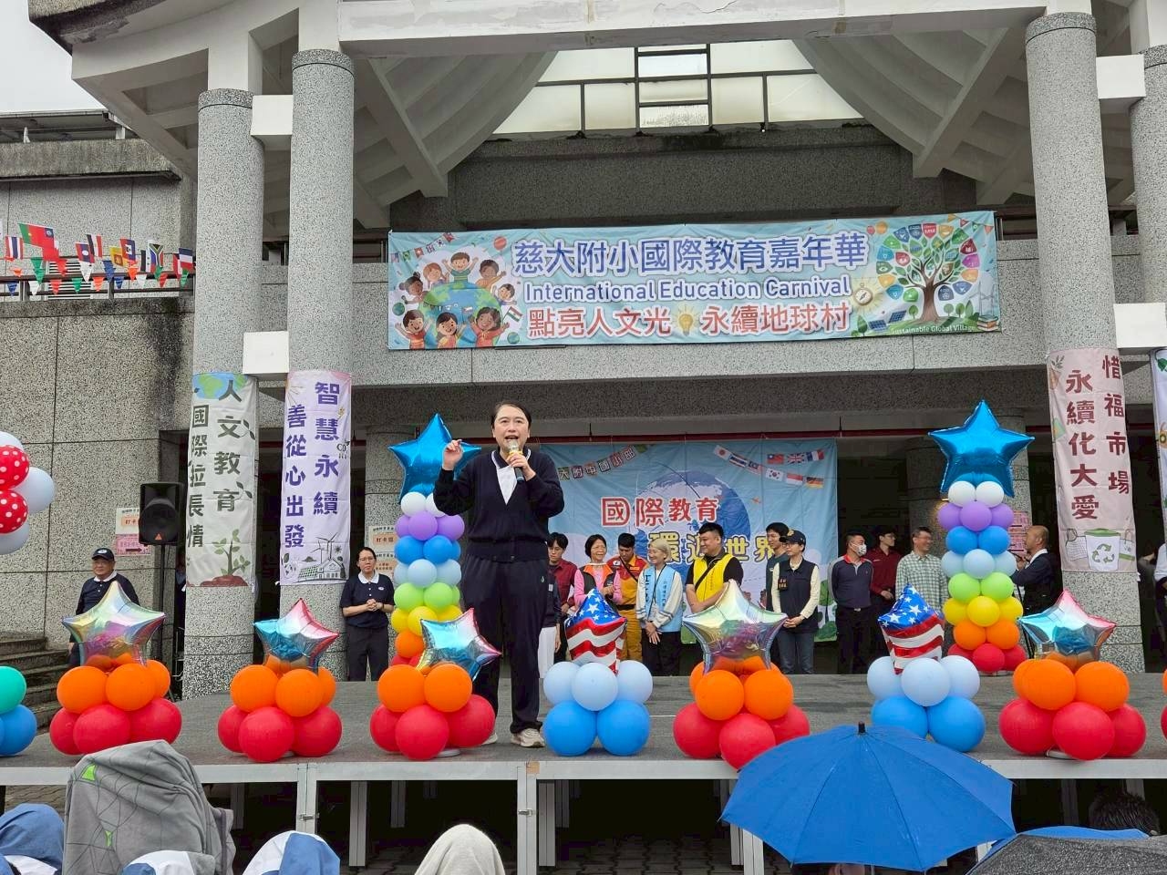 廖逸貞校長分享永續的觀念要從小紮根,逐步成長為具備責任感的全球小公民。