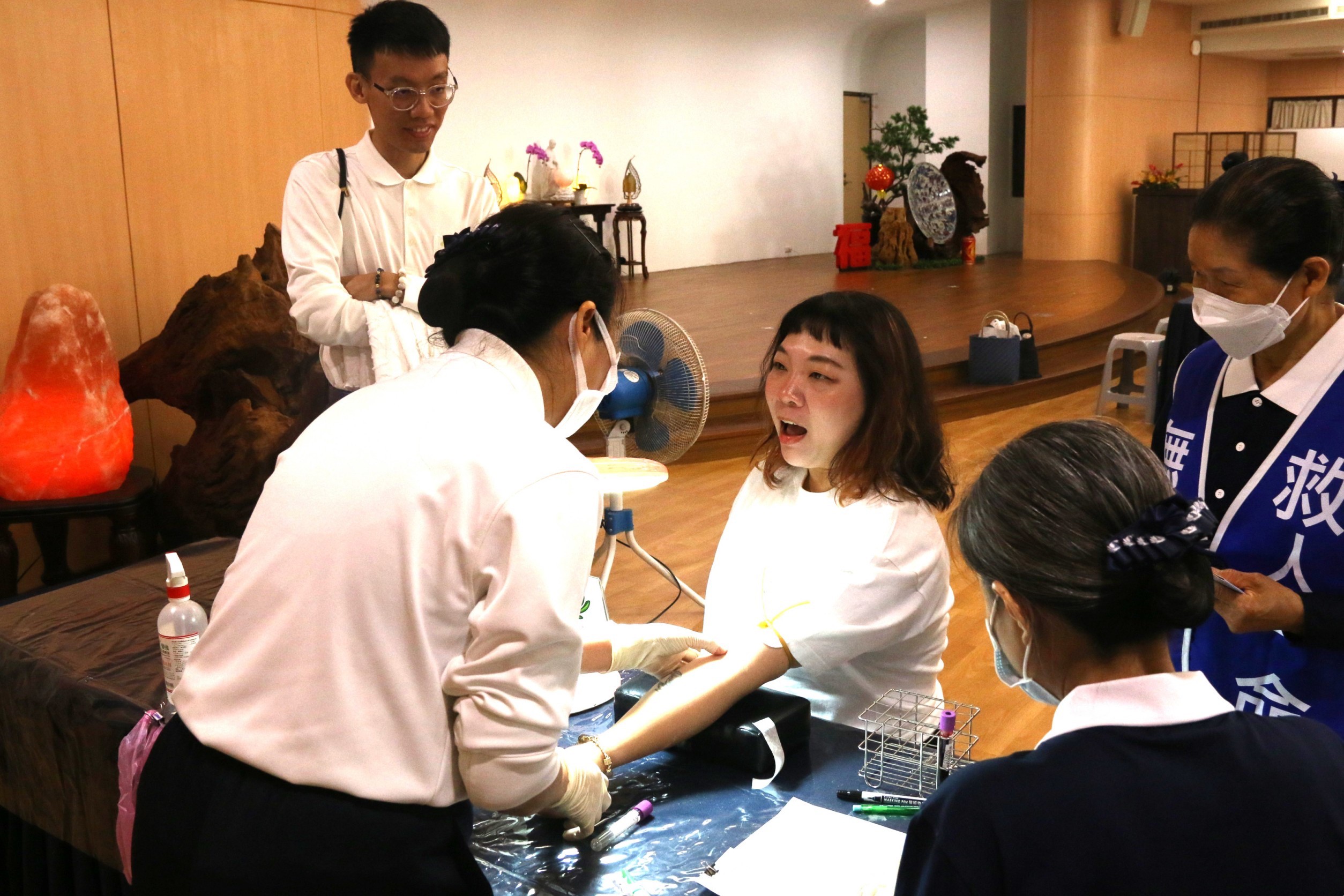 「青年勇敢挽袖、善念化為行動。」活動中,青年學子、家庭成員與社區居民紛紛響應。