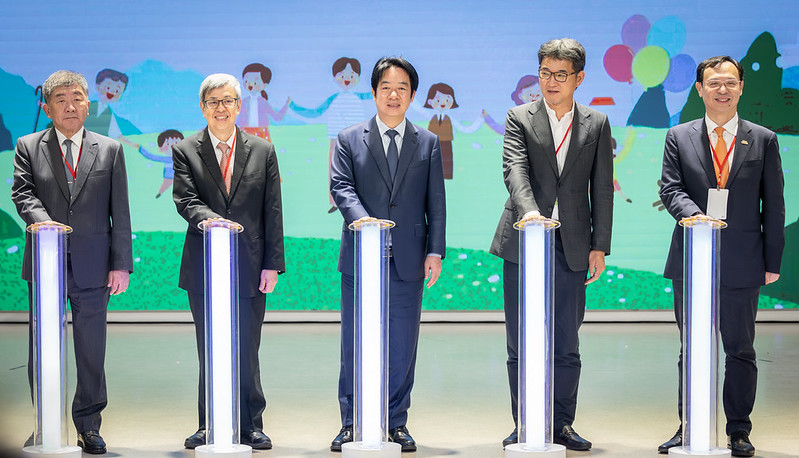 總統出席「國家高齡醫學暨健康福祉研究中心啟用典禮暨樂齡嘉年華」