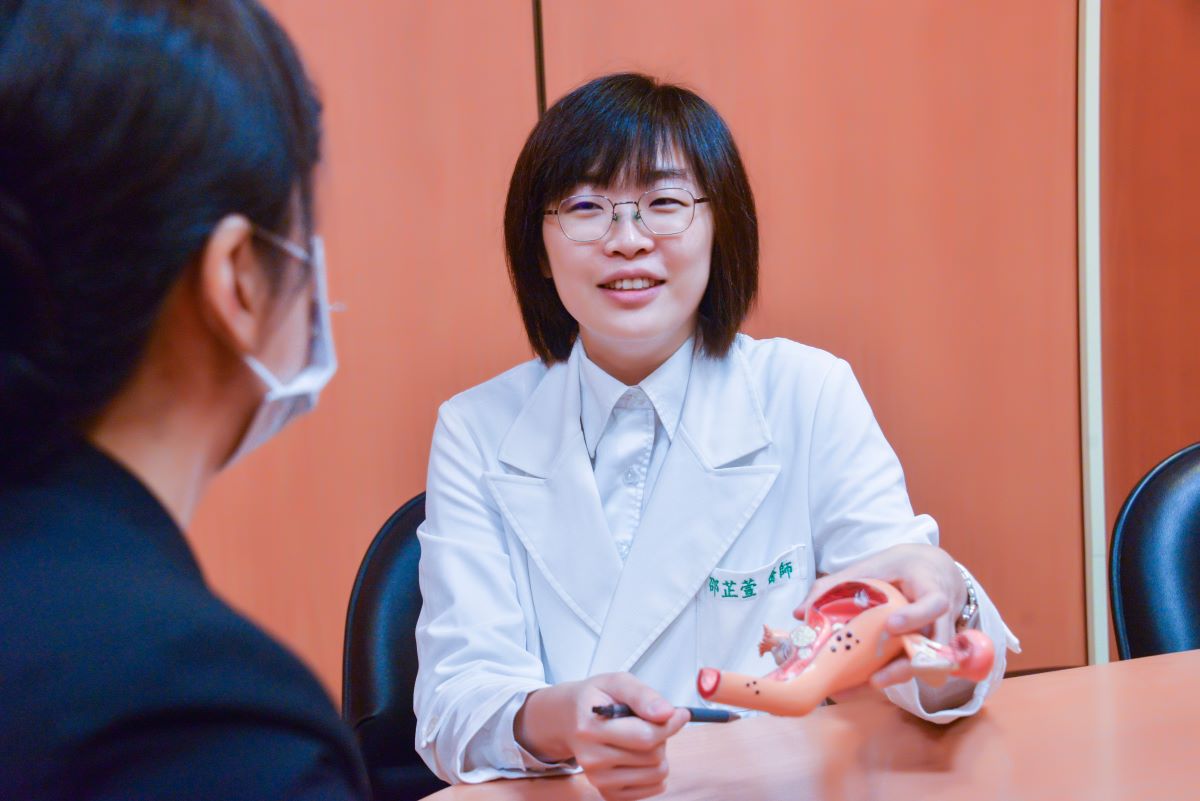 邵芷萱醫師看診示意照。